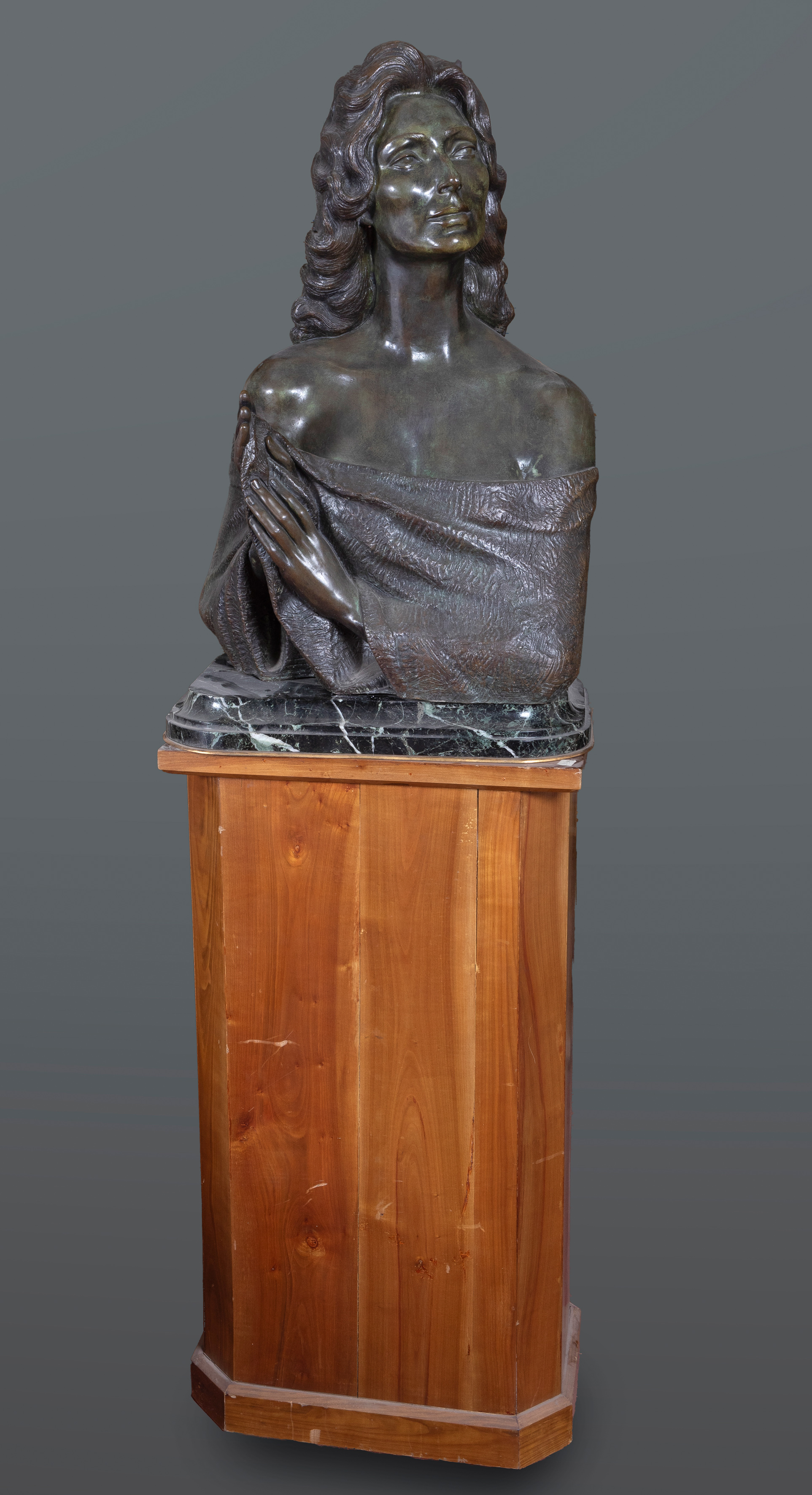 JUAN DE AVALOS (Mérida, Badajoz, 1911-Madrid 2006)
"Busto de la cantante Rocío Jurado"
Escultura en...