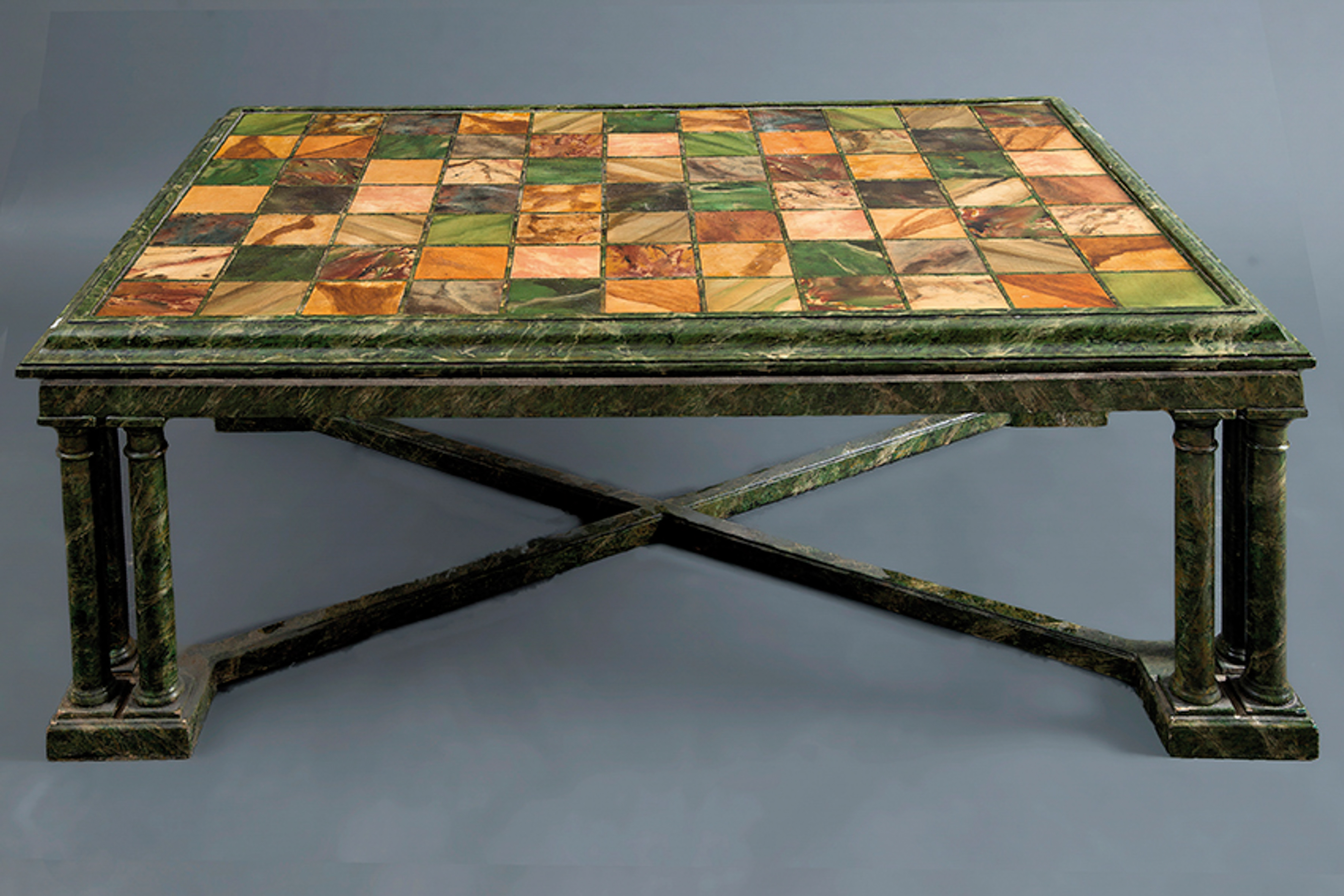 Mesa rectangular de centro en madera pintada en verde con tapa simulando mármol.
Medidas: 120x80x48...