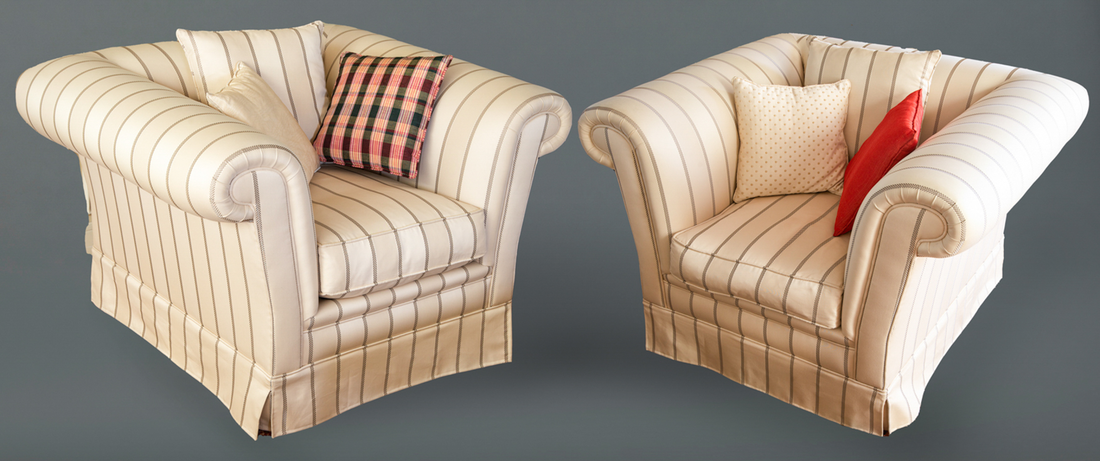 Pareja de grandes sillones modelo góndola