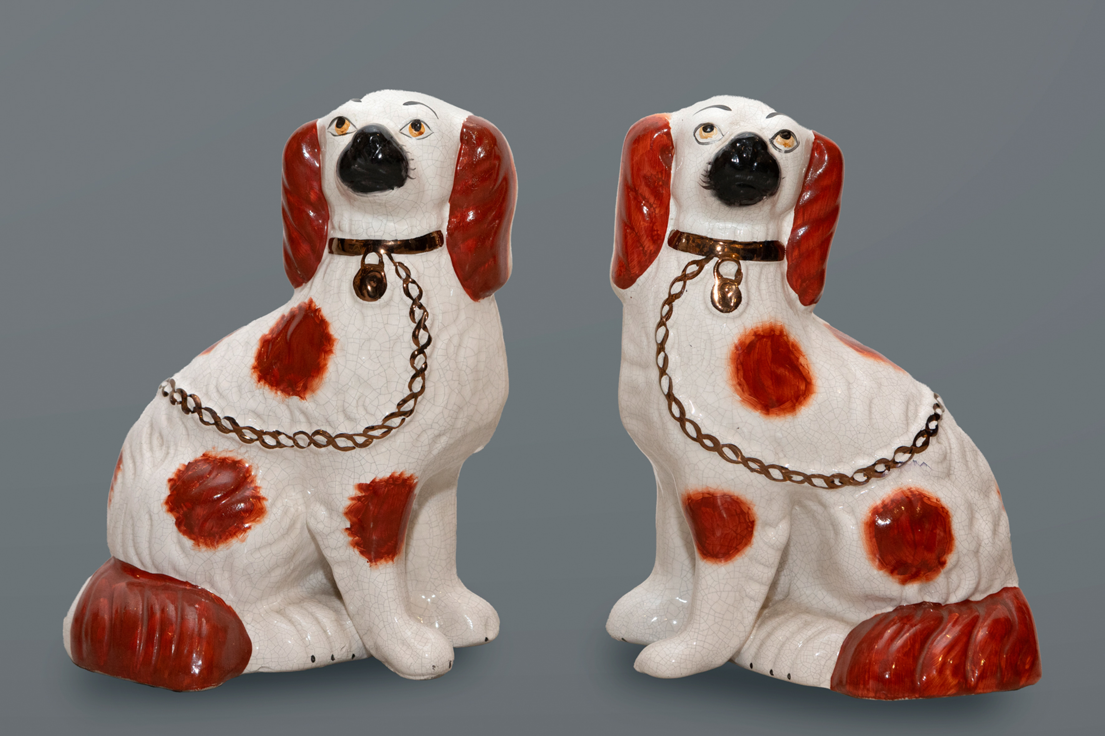 Dos parejas de “perros Spaniel”, en loza esmaltada Staffordshire, Inglaterra, S. XX.
Medidas: 23 x...