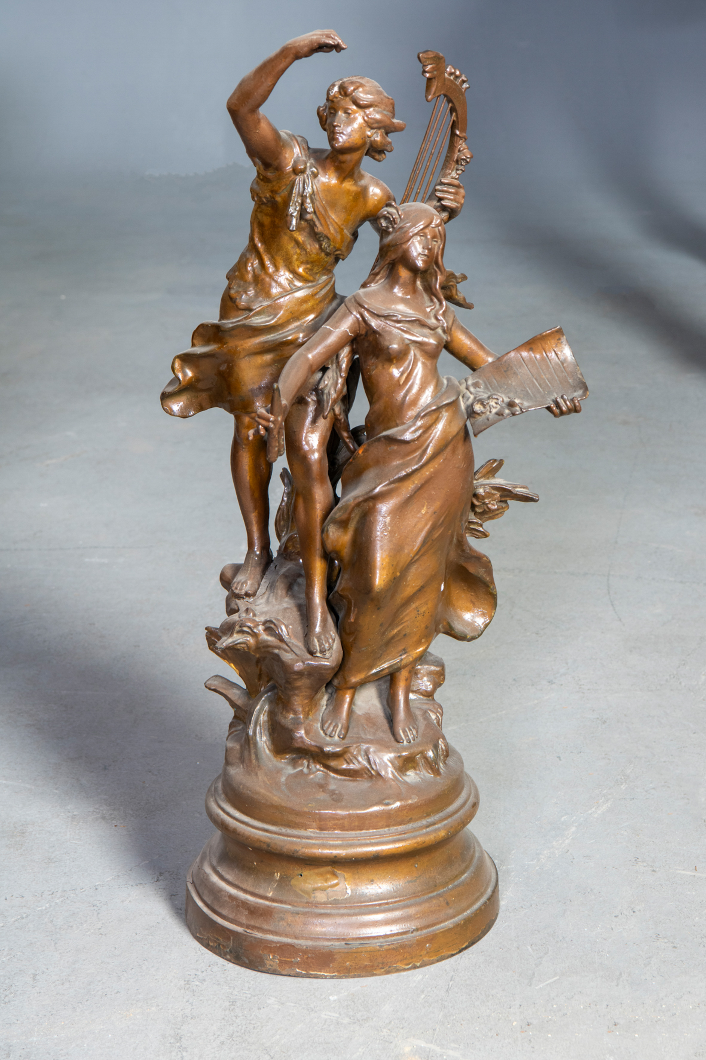 SEGÚN AUGUSTE MOREAU (1834-1917)
"Symphonie printanière"
Escultura en bronce pavonado.
Altura: 66...