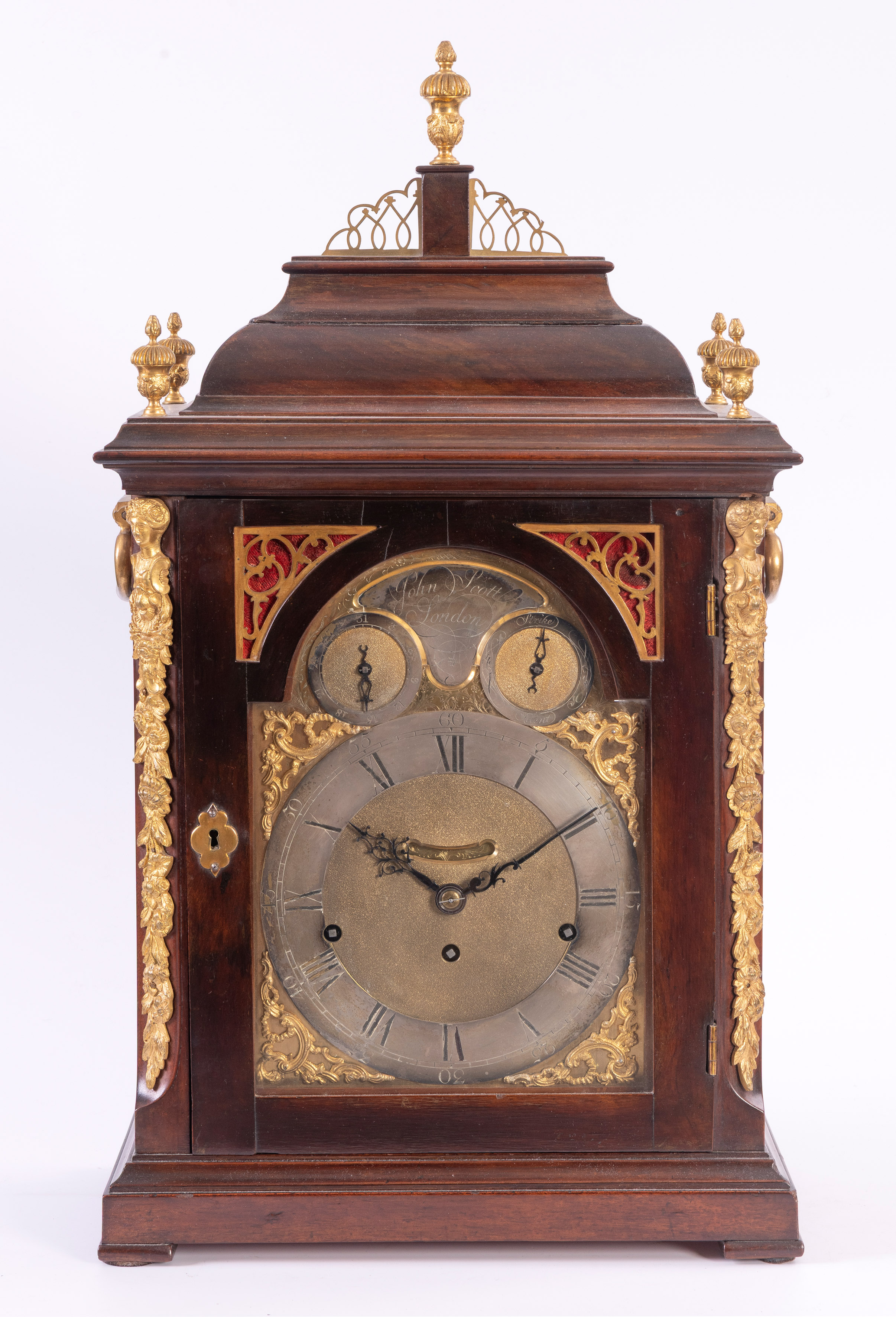John Scott, Reloj Bracket estilo Jorge III, Inglaterra, ca. 1770 
En madera de caoba, latón y...