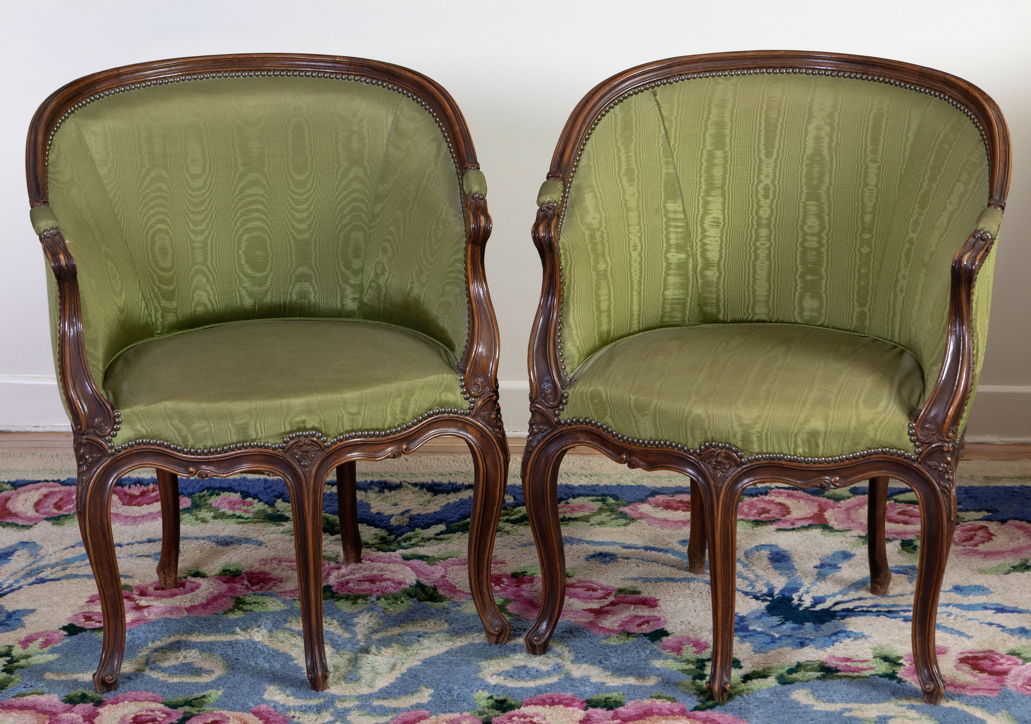 Pareja de butacas bergére estilo Luis XV, España, ca. 1920
En madera de nogal tallada. Patas...