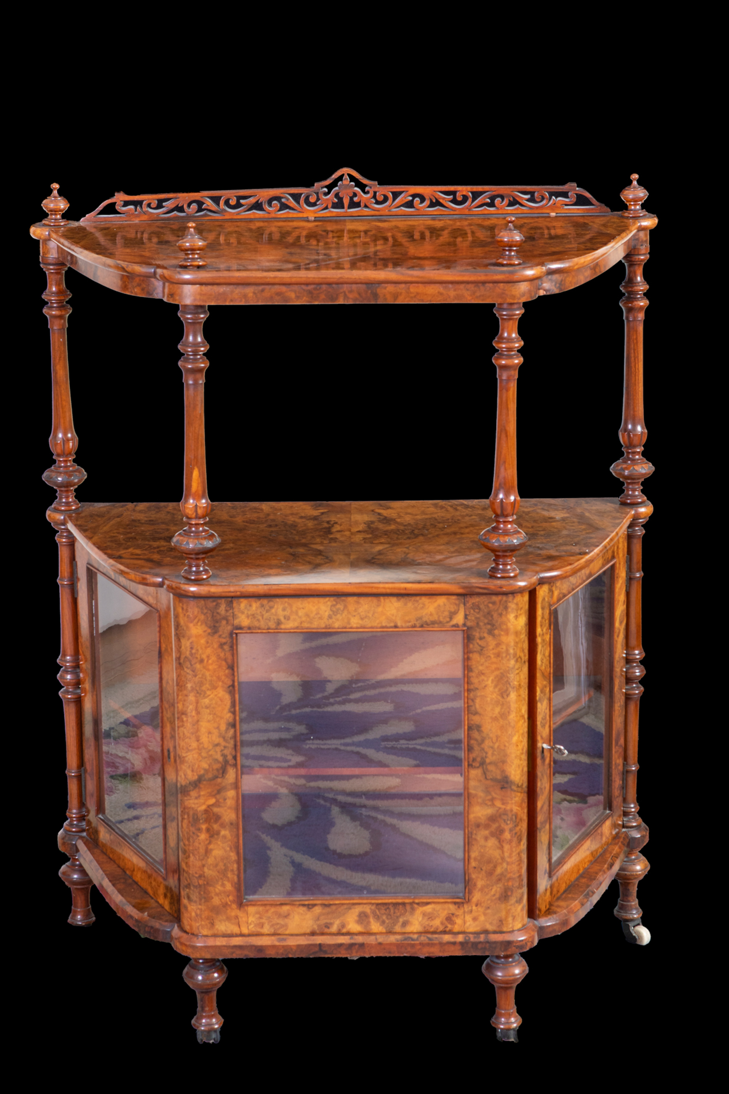 Mueble juguetero victoriano, Inglaterra, ca. 1900
Madera de raíz de nogal.
Medidas: 110 x 40 x 82...
