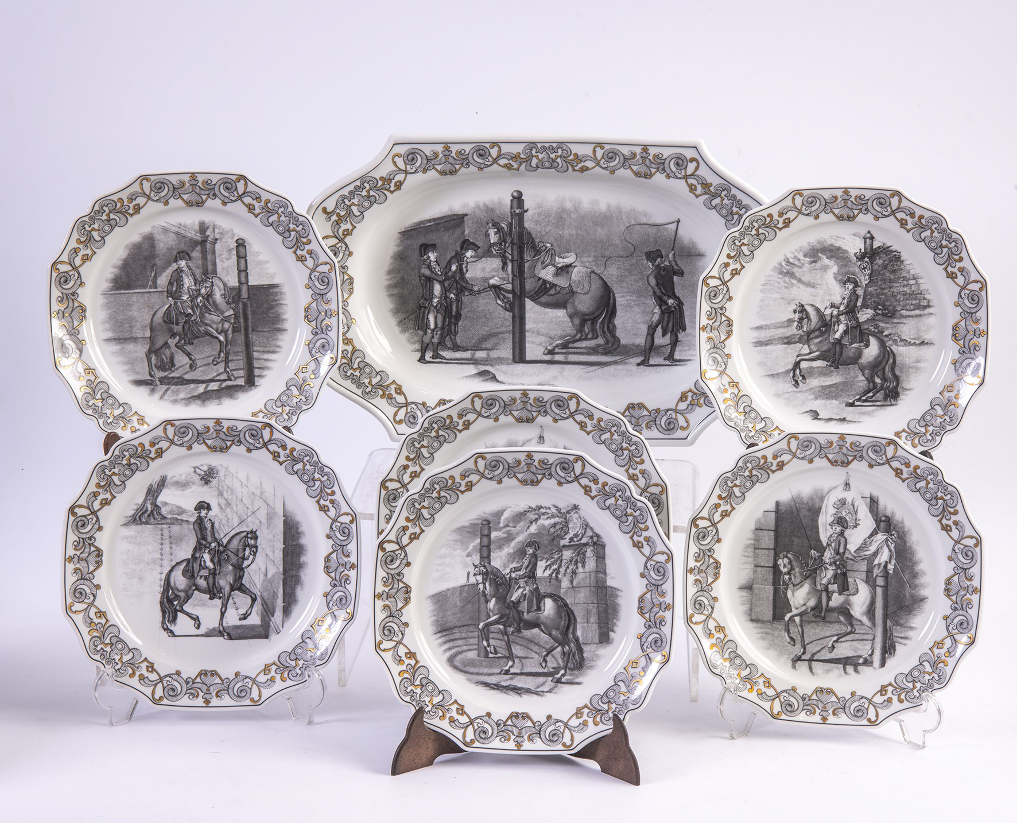 Conjunto en porcelana de Vista Alegre modelo "Aulas de Equitaçao do Príncipe Dom Joao", Portugal,...