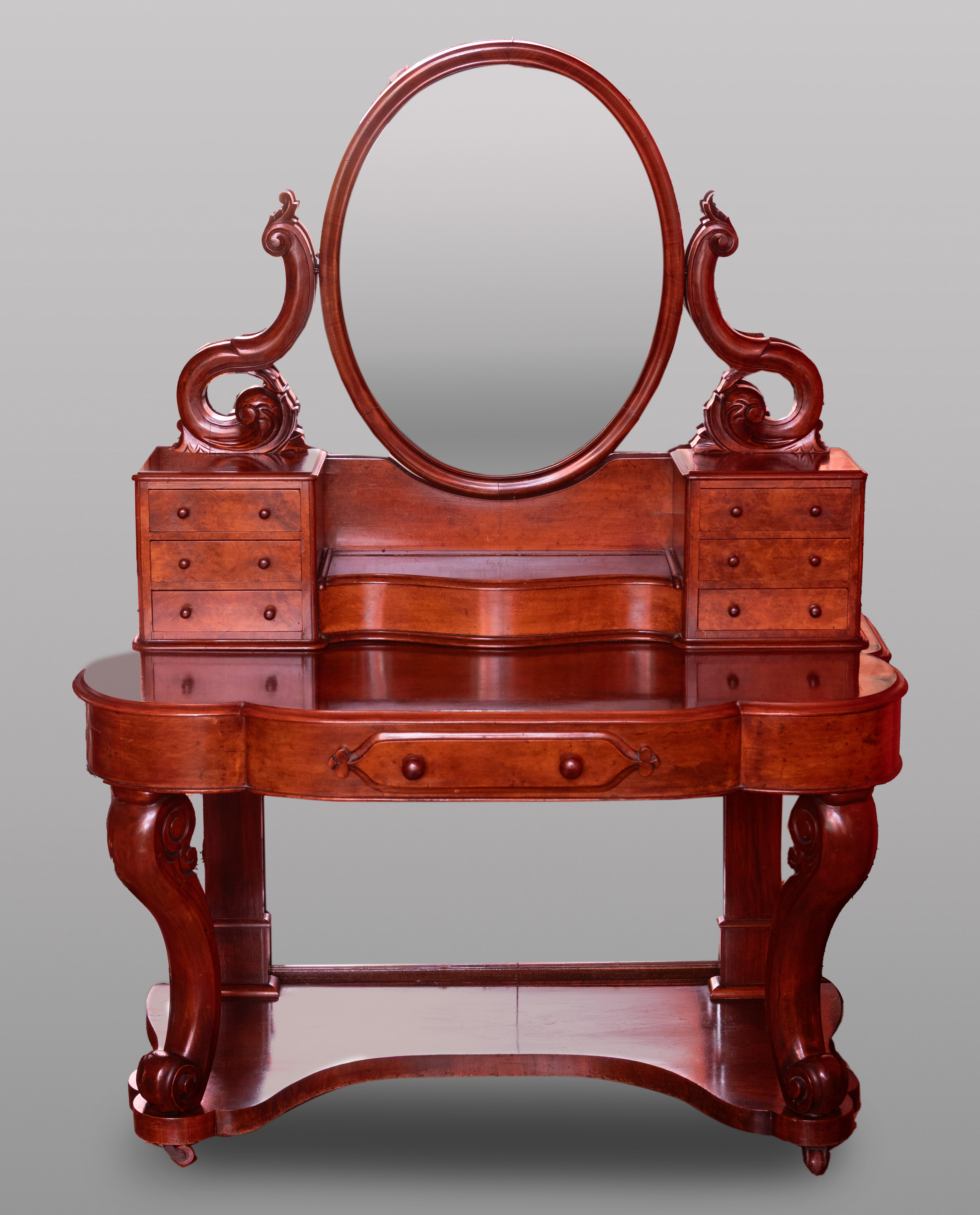 Mueble tocador inglés victoriano en madera de raiz de nogal compuesto por espejo basculantes,...