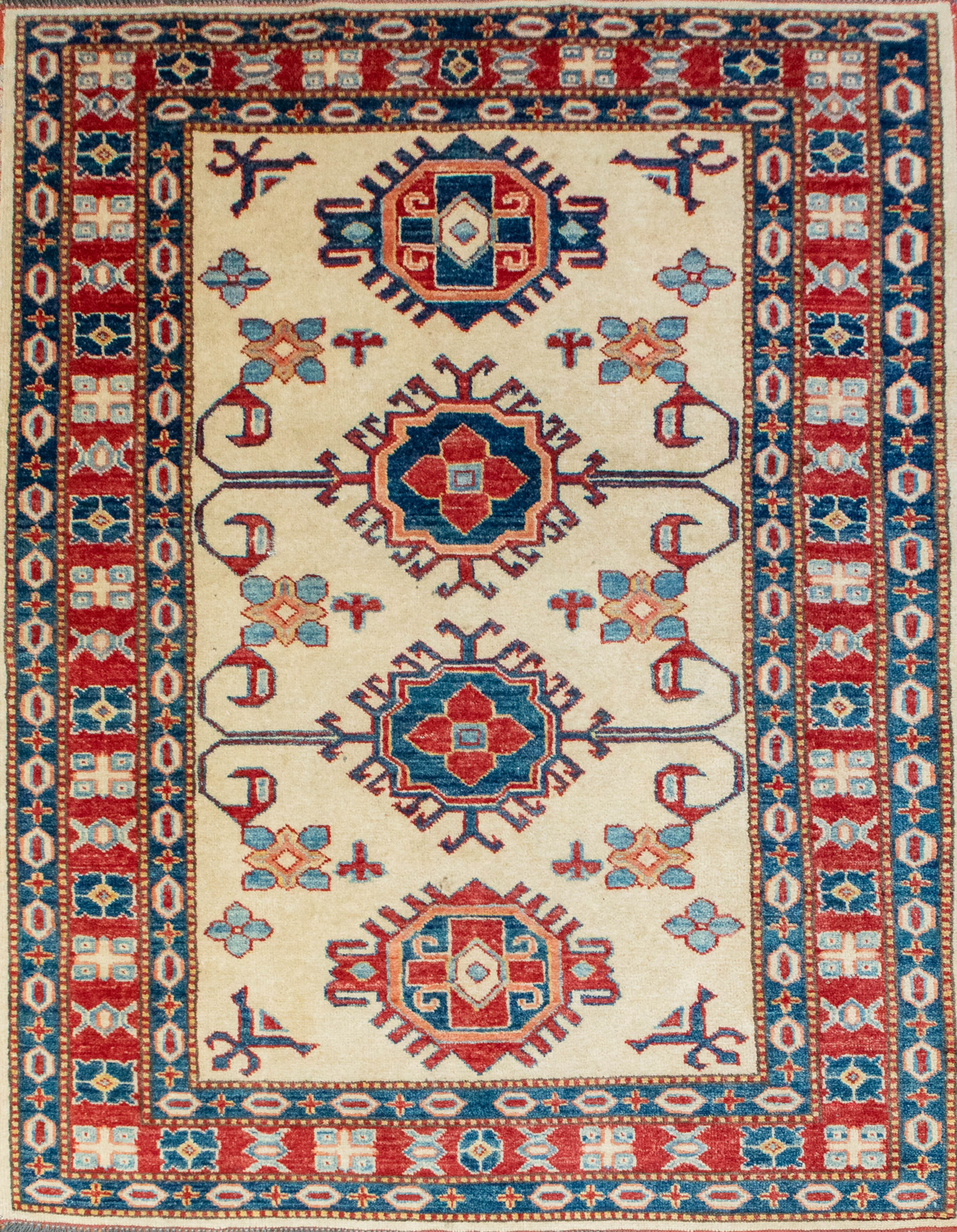 Pareja de alfombras: 
Alfombra tipo Kazak, Pakistán, S. XX. Campo color marfil con cuatro...