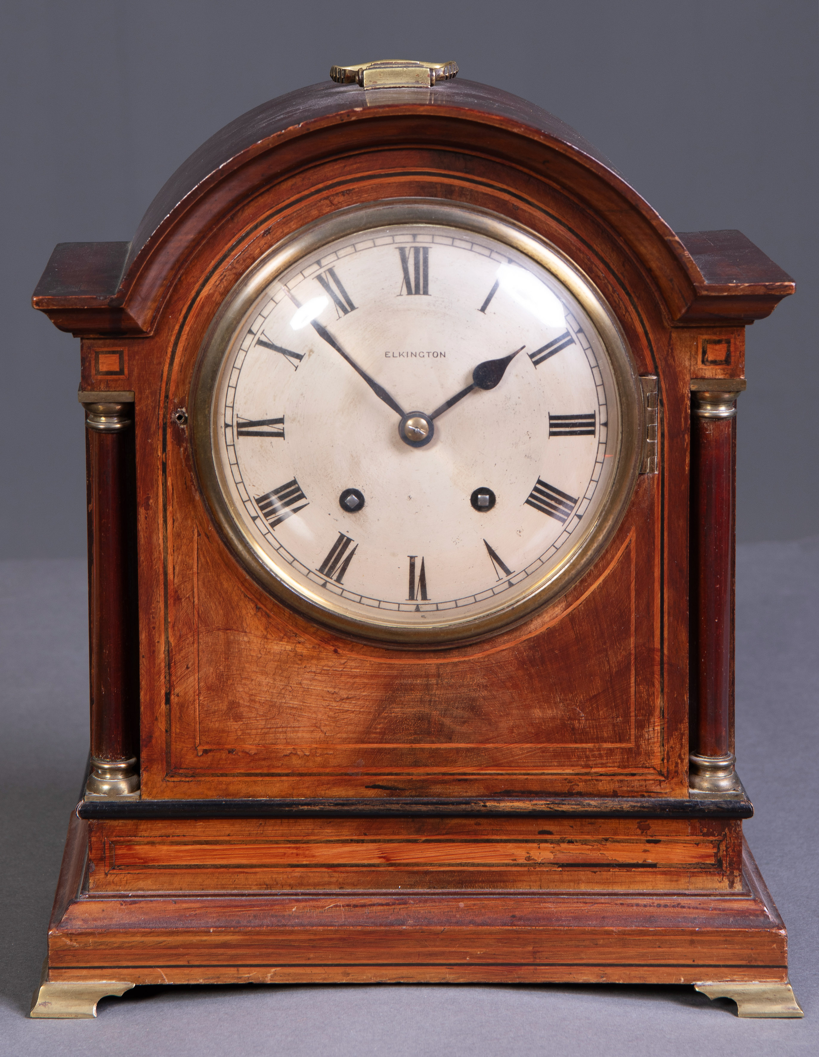 Reloj sobremesa tipo bracket, Elkington & Co, Inglaterra, ff. S. XIX
En madera de nogal, latón,...