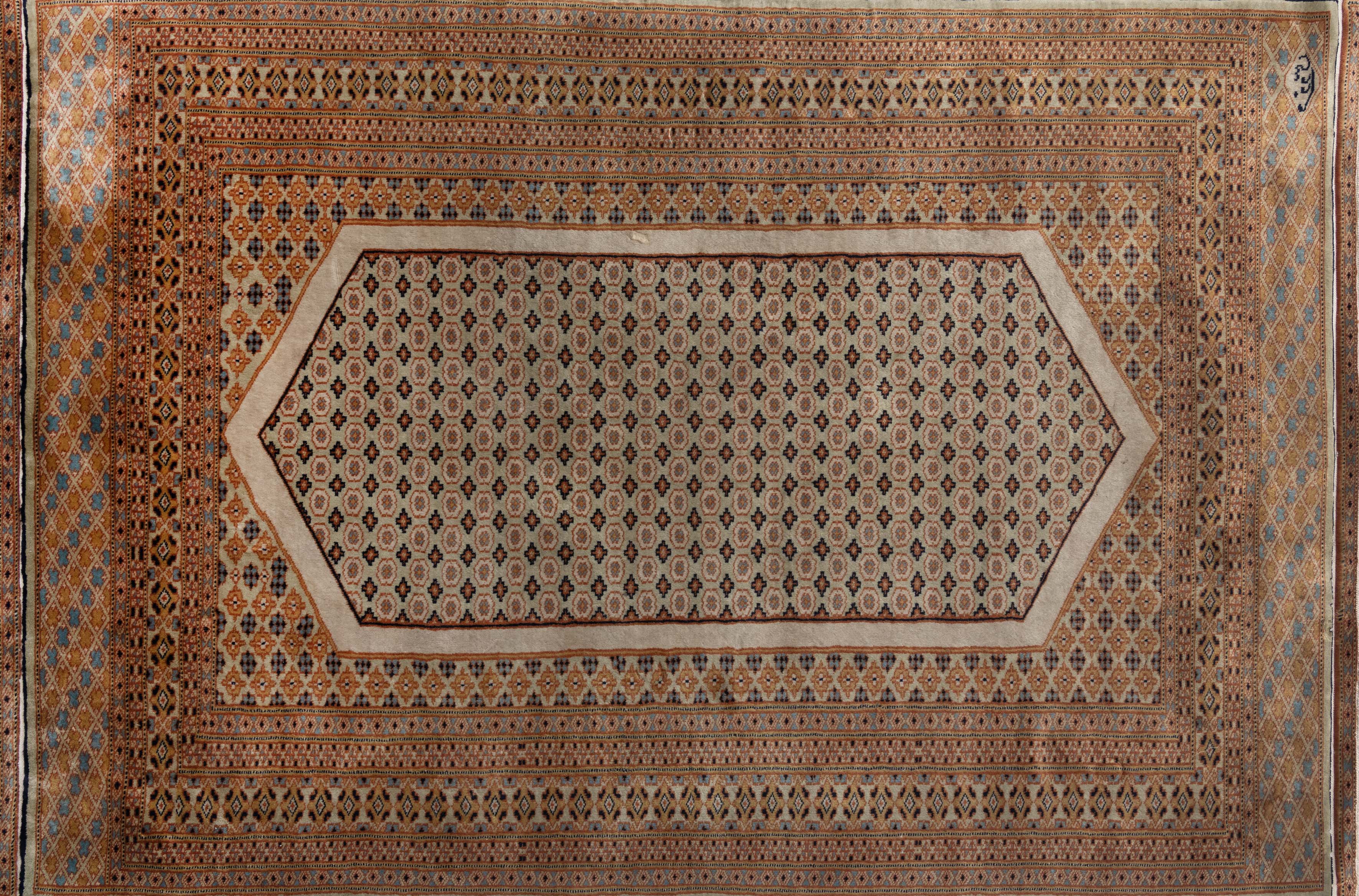 Alfombra Baluch, Pakistán, S. XX
En lana y seda con decoración de medallón central con decoración...