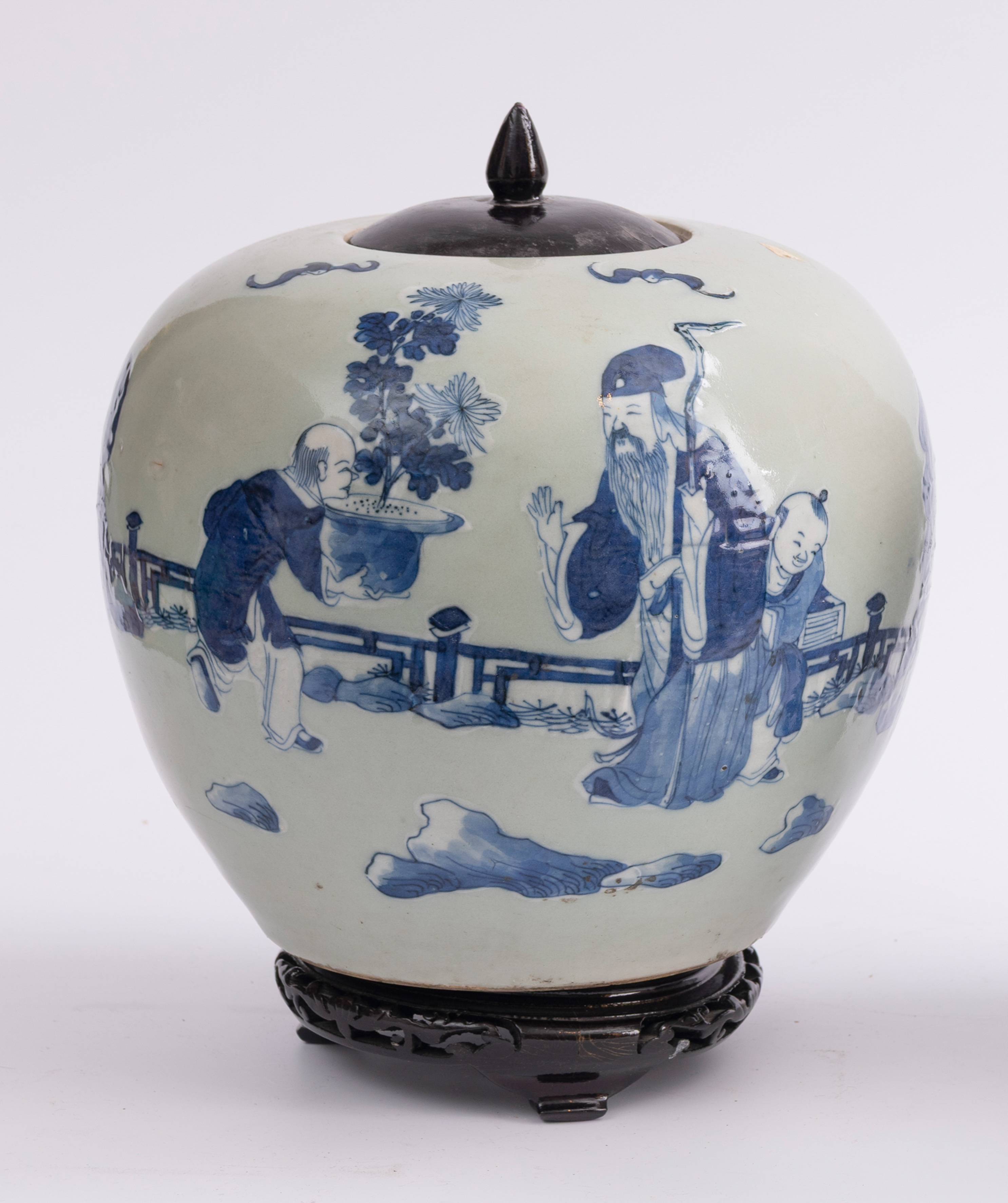 Tibor en porcelana blanca y azul, China, ff. S. XIX
Altura: 21 cm.