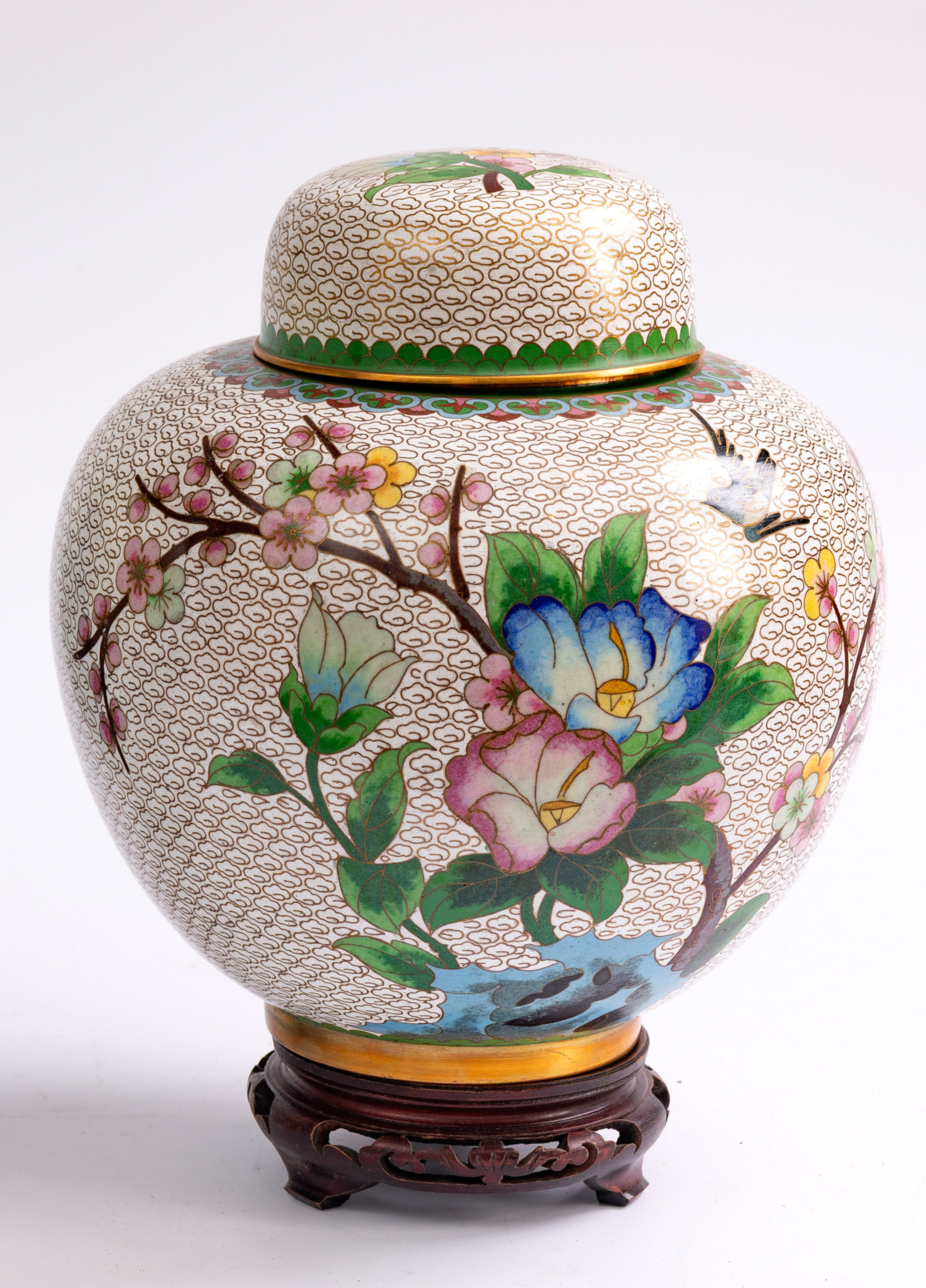 Tibor con tapa en esmalte cloisonné, China, S. XX
Con decoración de peonías y aves sobre fondo...