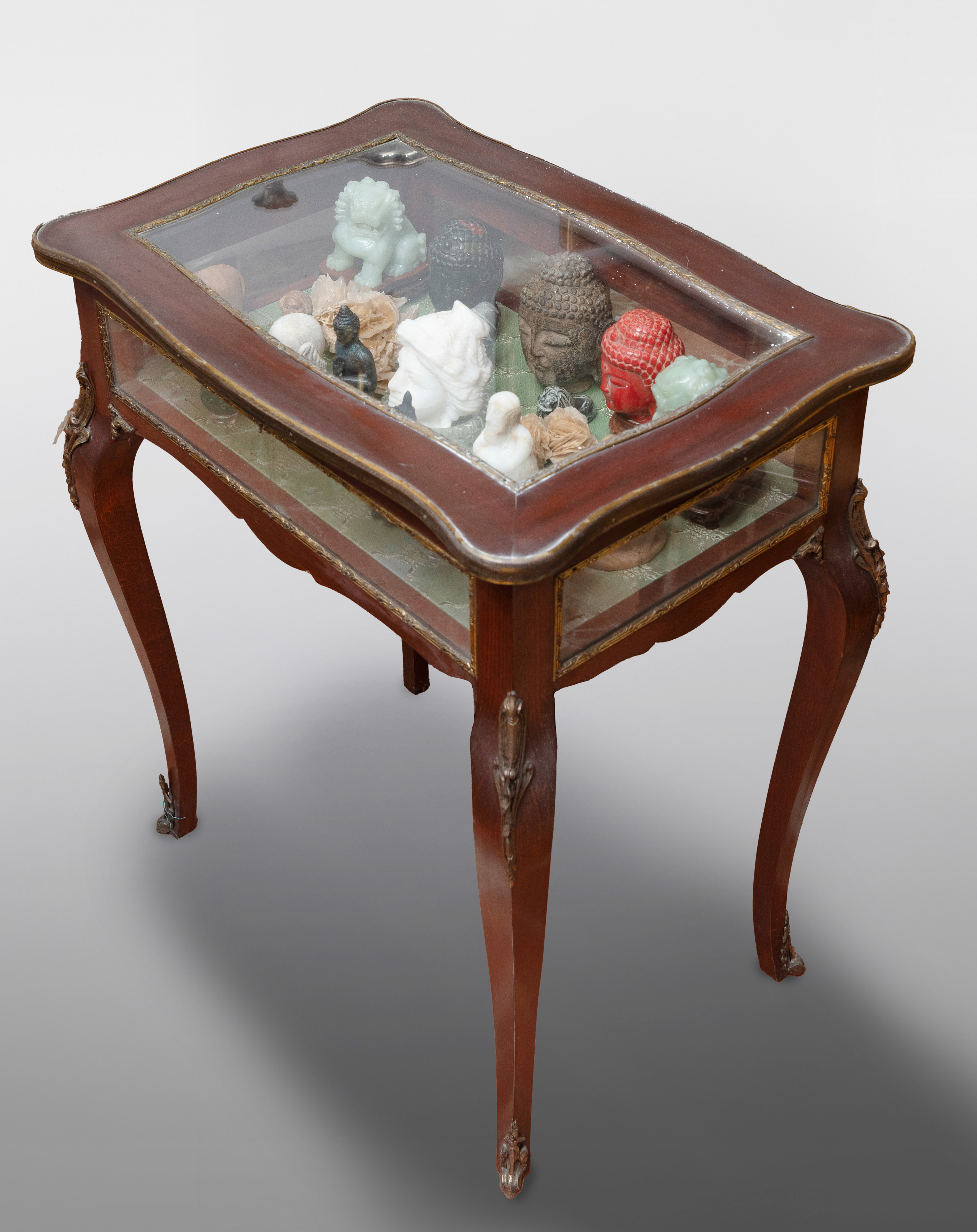 Colección de 20 piezas diferentes orientales en piedras duras: pareja de leones Foo en jade; tres...