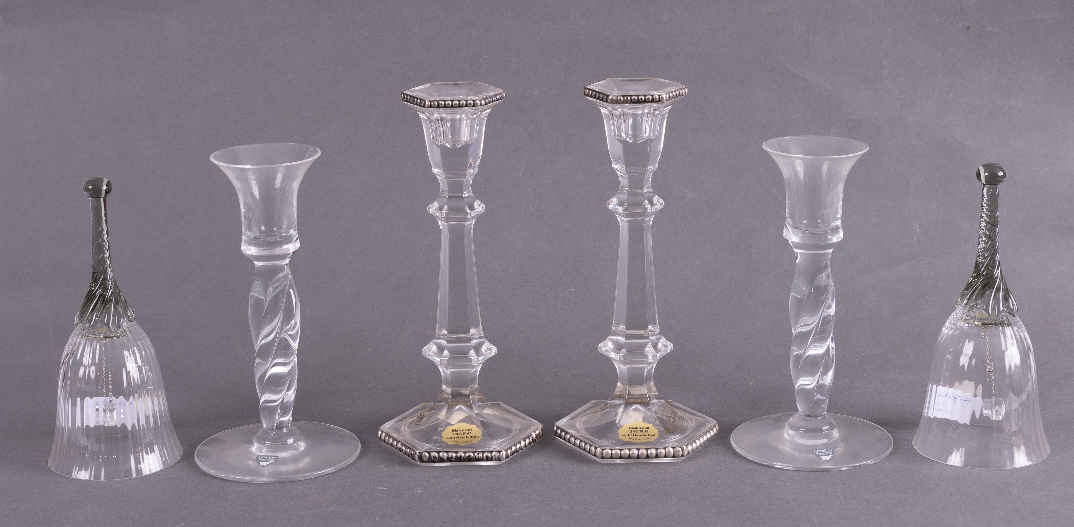 Conjunto de seis piezas de cristal: Pareja de campanas, pareja de candeleros de Orrefors Sweden y...