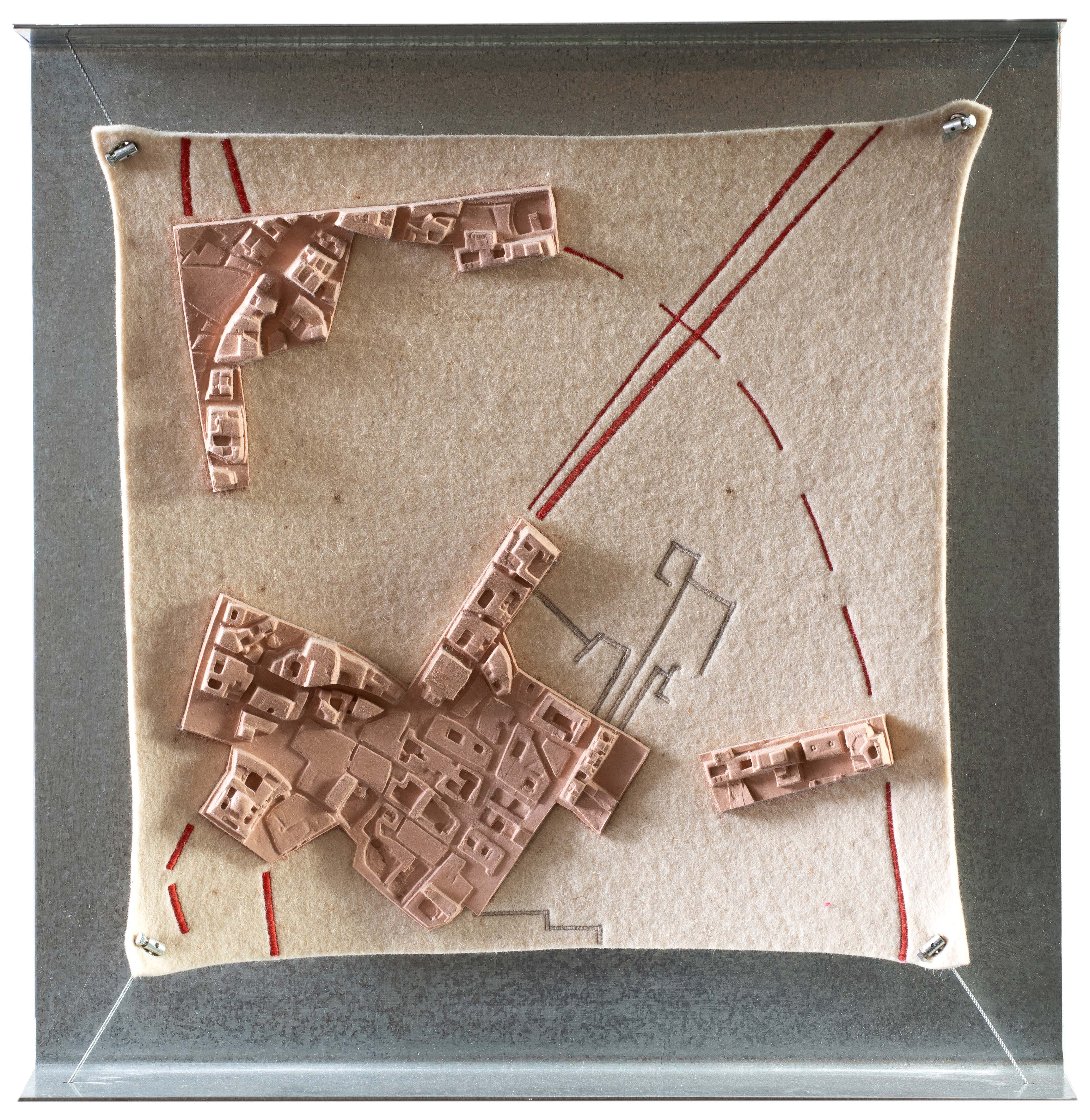 ESTHER PIZARRO (Madrid 1967)
"Relieve Psicogeográfico 09". 2007
Fieltro, silicona, hilo, cable de...
