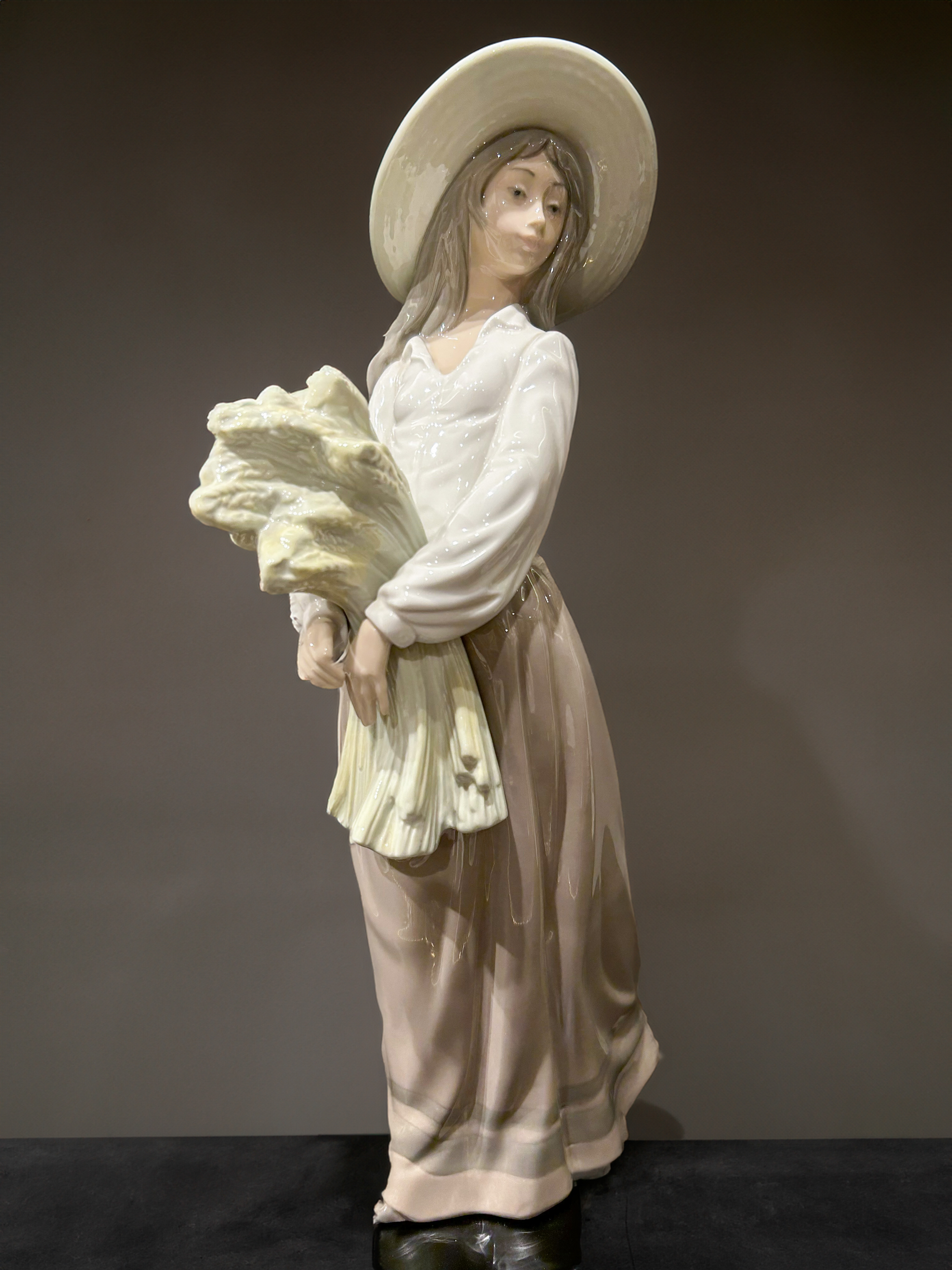 NAO, LLADRÓ, S. XX
"La espiguera"
Porcelana esmaltada.
Altura: 40 cm.