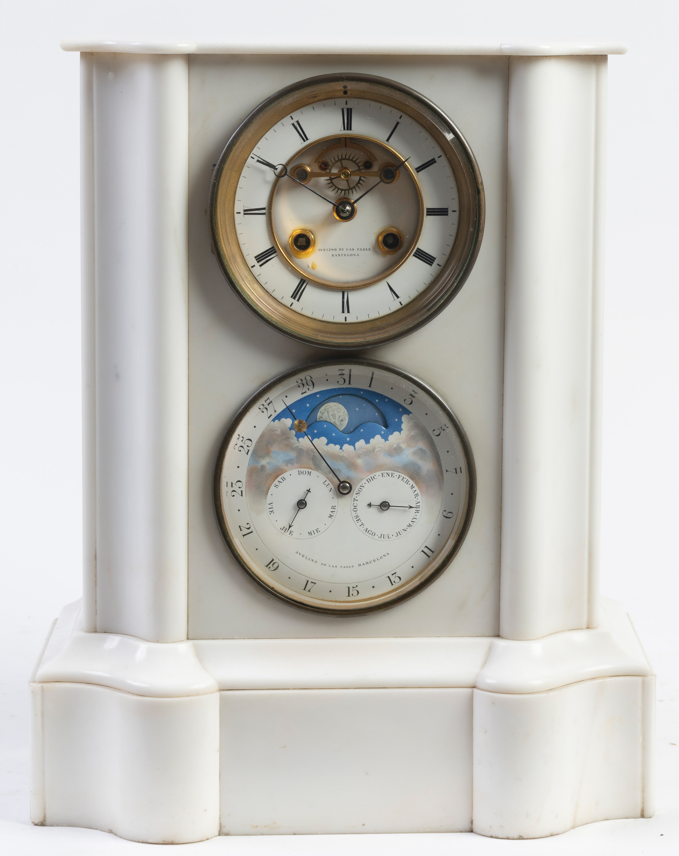 Reloj de sobremesa con calendario y fase lunar
Caja en mármol blanco pulido con columnas laterales...