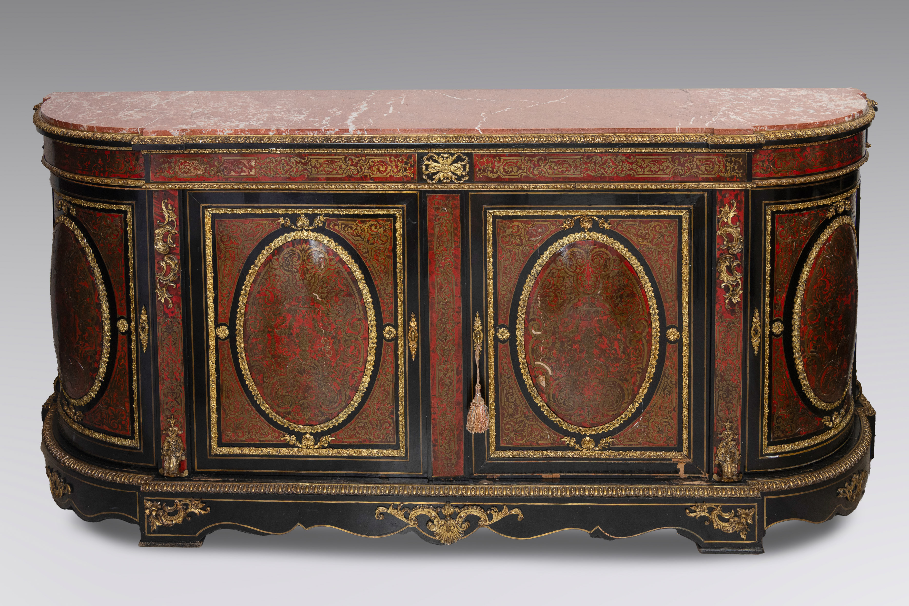 Mueble aparador Napoleón III con tapa en mármol coralino, Francia, ca. 1860
Madera ebonizada,...