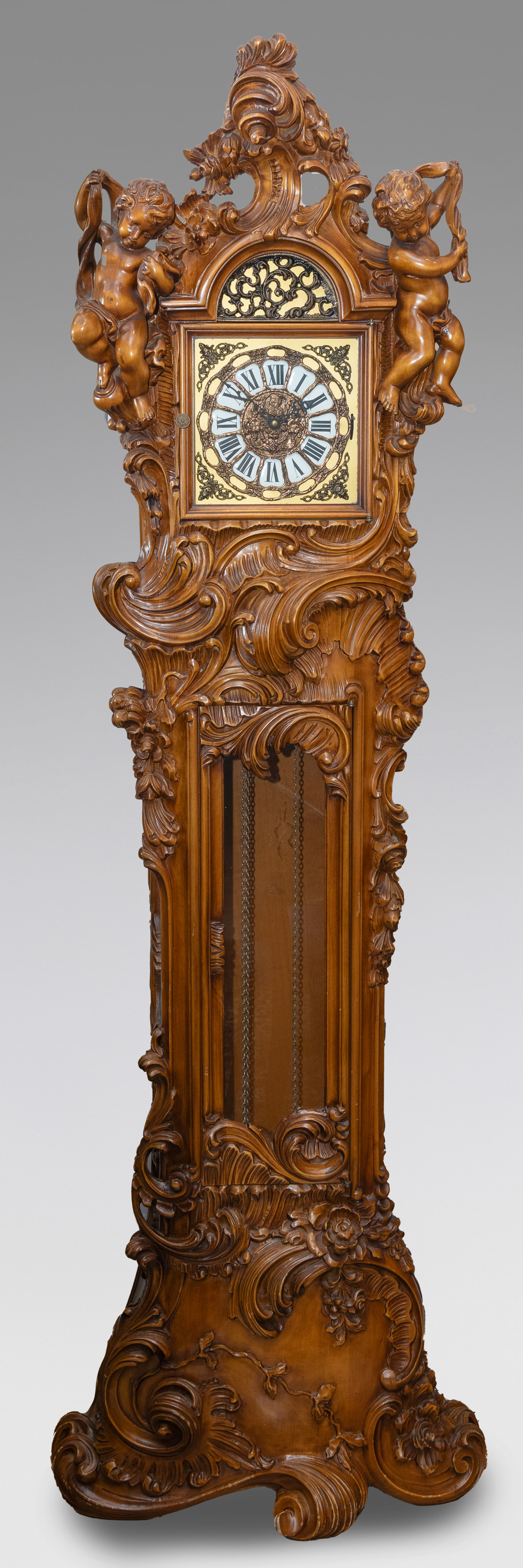 Reloj de pie en madera de nogal, Italia, ca. 1890
Caja profusamente decorada con rocallas,...