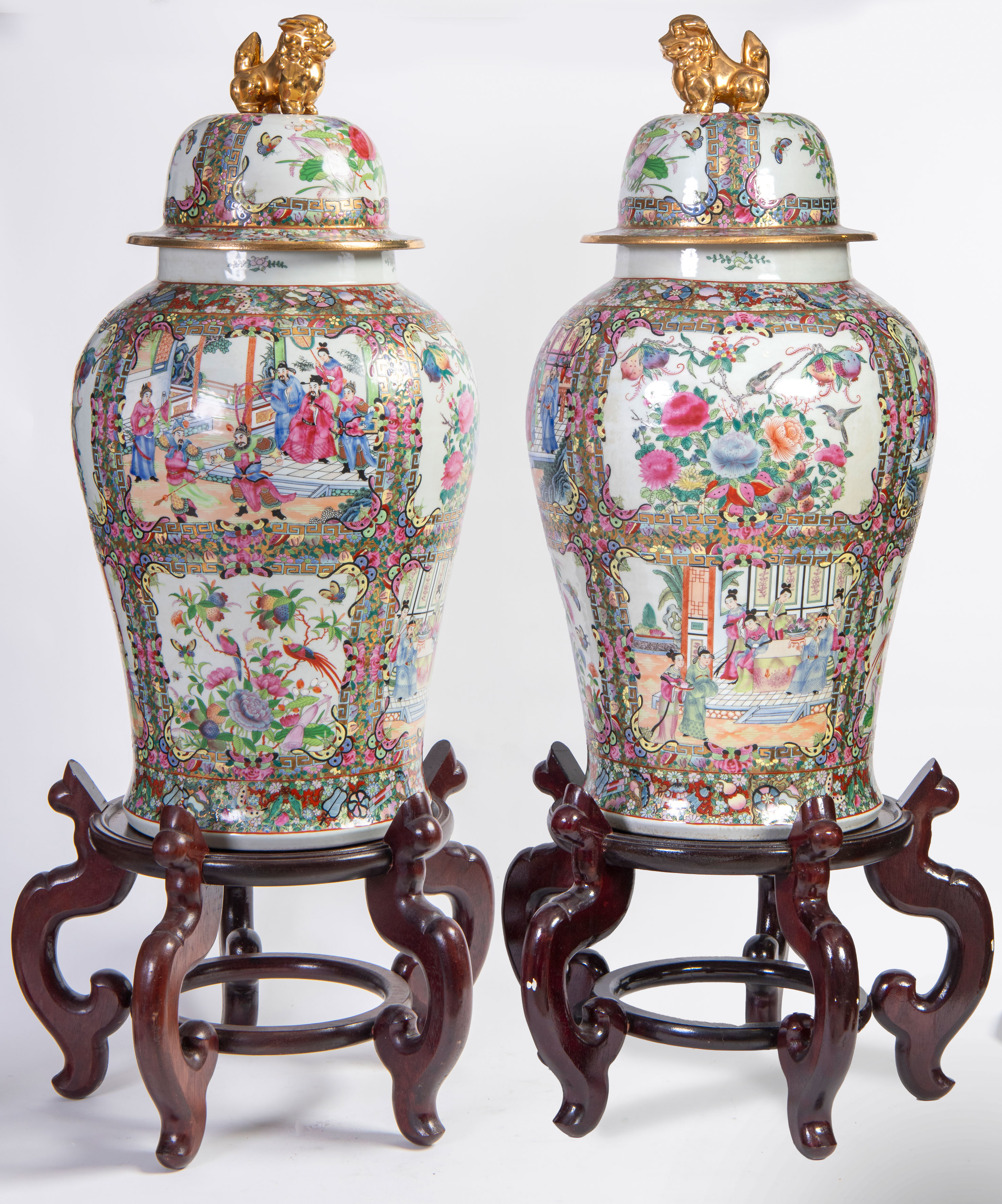 Pareja de tibores en porcelana china de Cantón, “Familia Rosa”, Dinastía Qing, ca. 1900
Con...