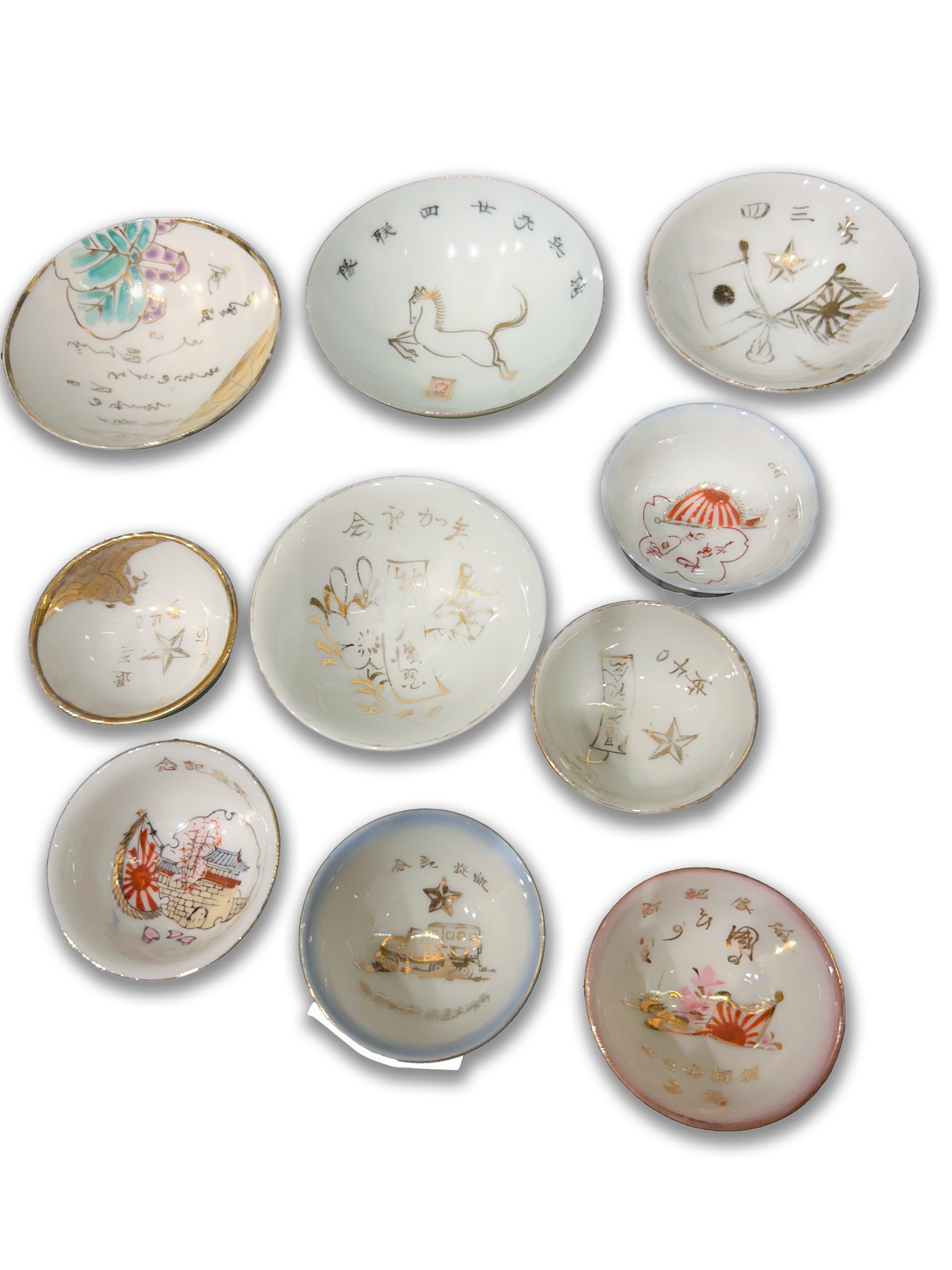 Lote formado por 10 recipientes para sake en porcelana para el Ejército Imperial, Japón, 1880-1920