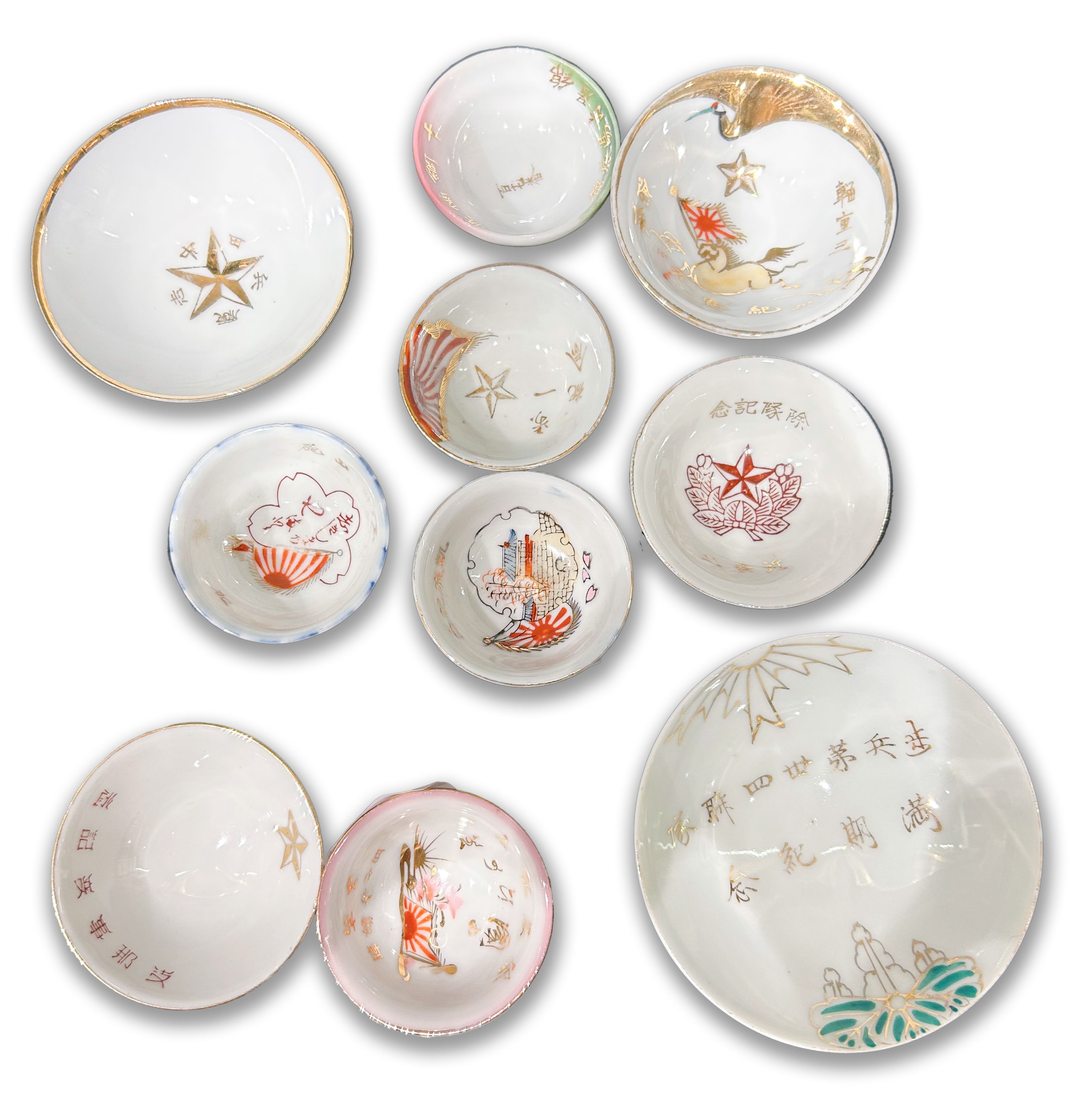Lote formado por 10 recipientes para sake en porcelana para el Ejército Imperial, Japón, 1880-1920