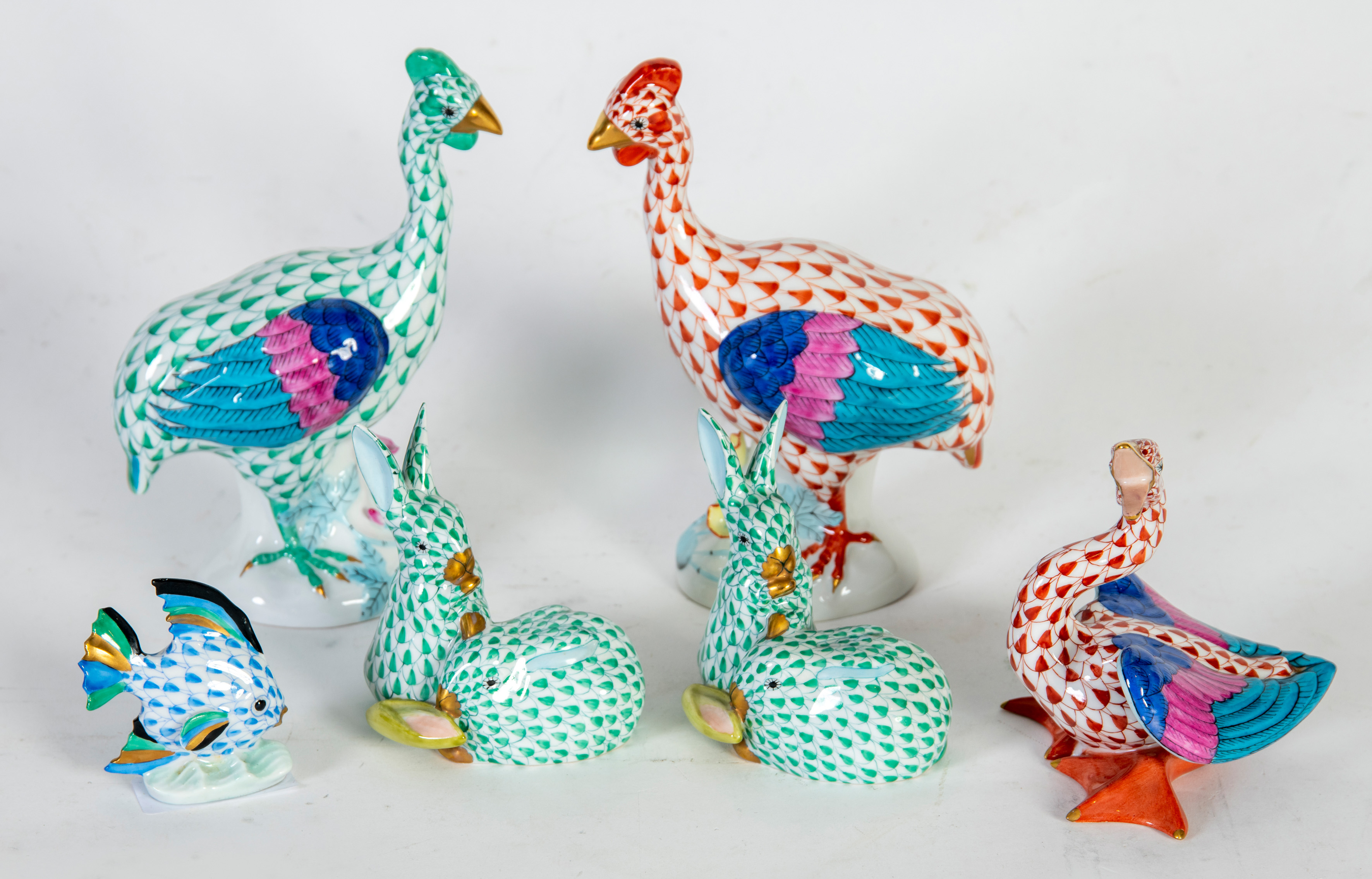 HEREND
5 animales en porcelana esmaltada y pintada a mano.
3 aves; 2 conejos y 1 pez.