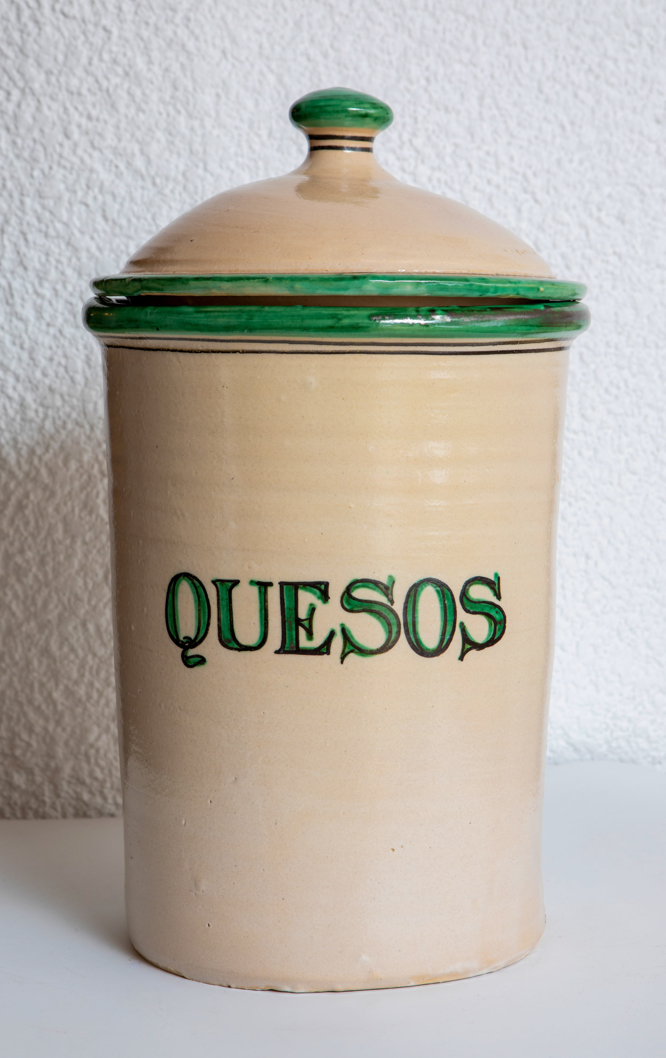 Quesera en cerámica esmaltada, Puente del Arzobispo
Con marcas de Pedro de la Cal.
Medidas: 50 x 30...