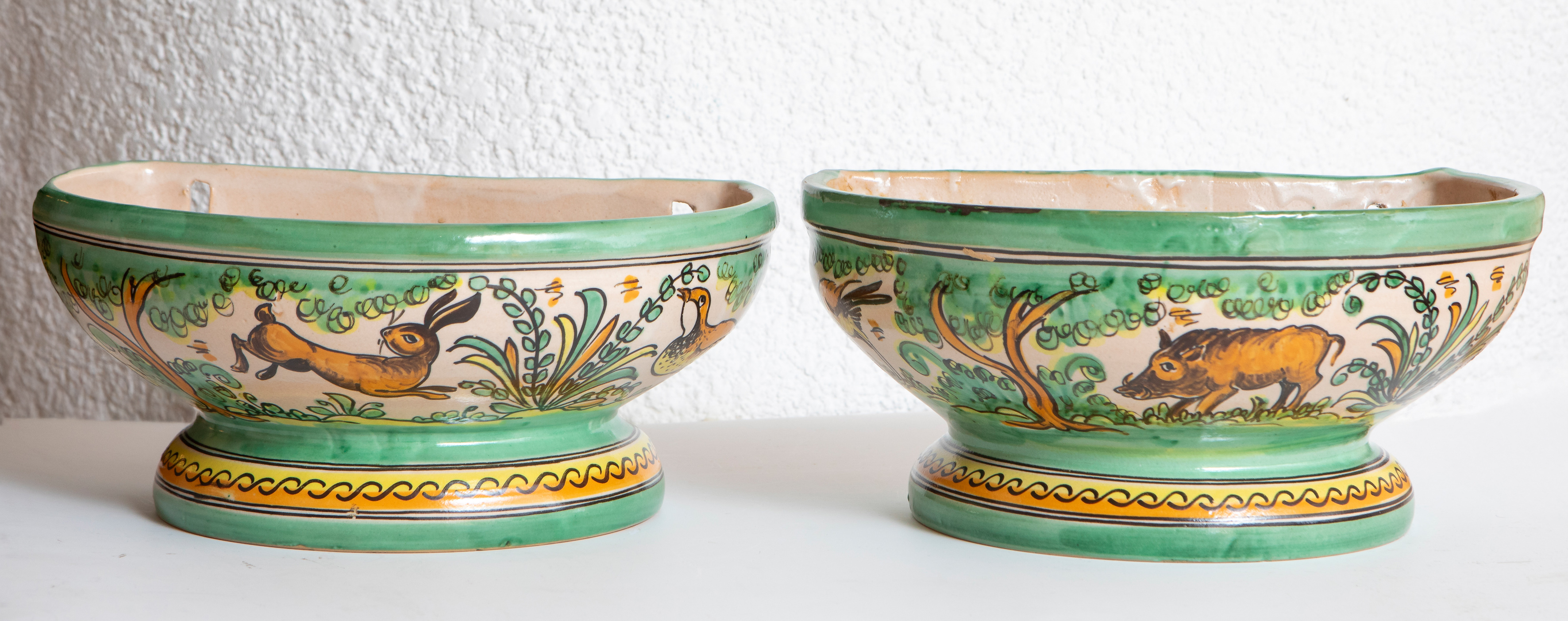 Pareja de jardineras en cerámica esmaltada según modelos del S. XVIII, Puente del Arzobispo
Con...