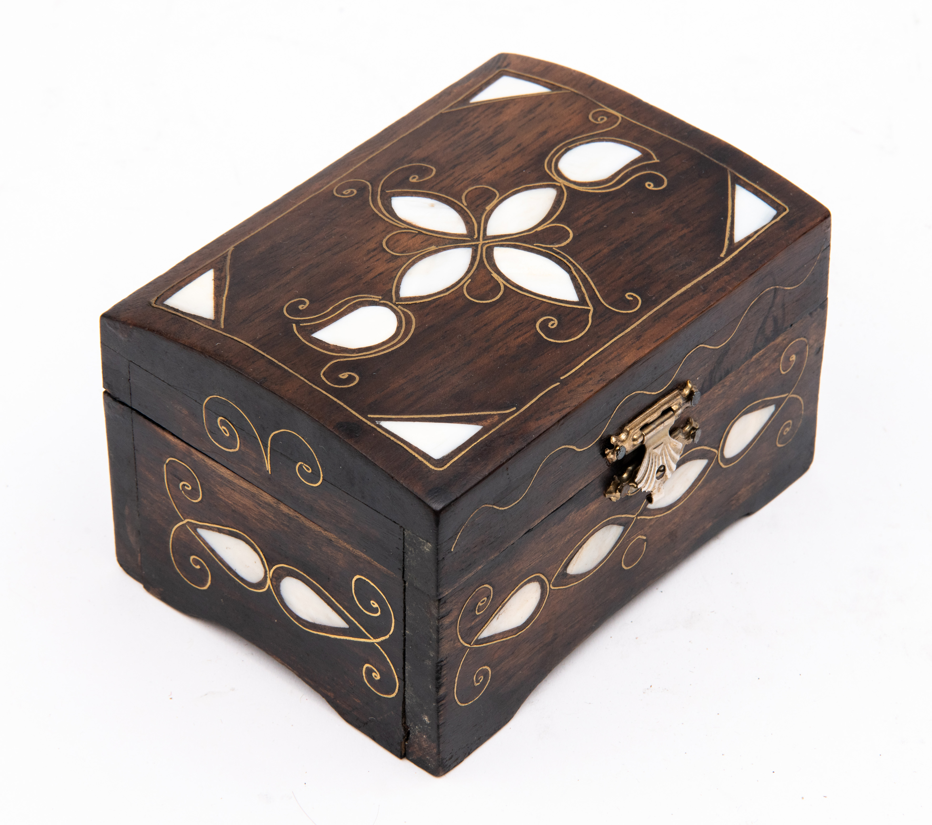 Caja joyero en madera de palisandro con aplicaciones de nácar, China, S. XIX
Medidas: 8 x 11 x 14...