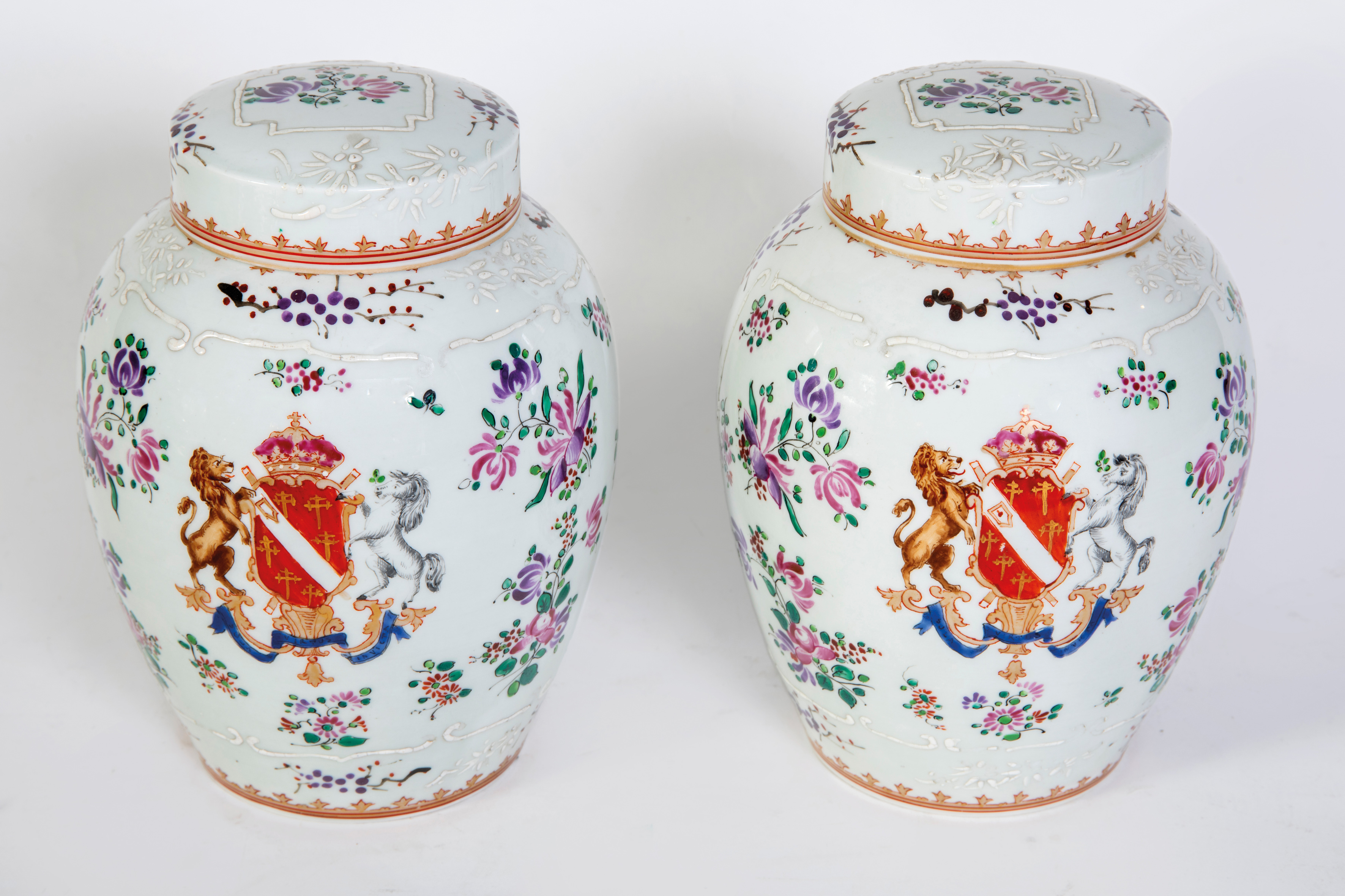 Pareja de tibores en porcelana Samson. S.XIX.
Altura: 21 cm.