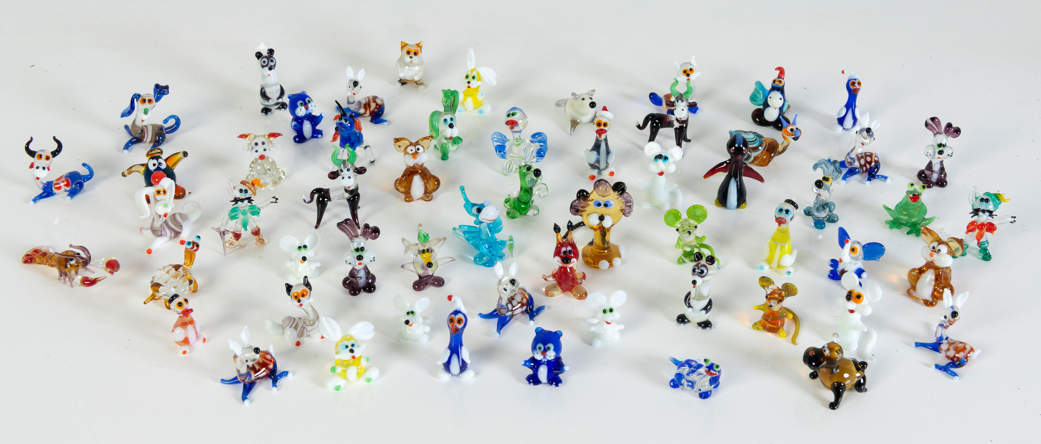 Lote de 57 miniaturas diferentes en cristal de Murano realizadas artesanalmente.
Medidas variables