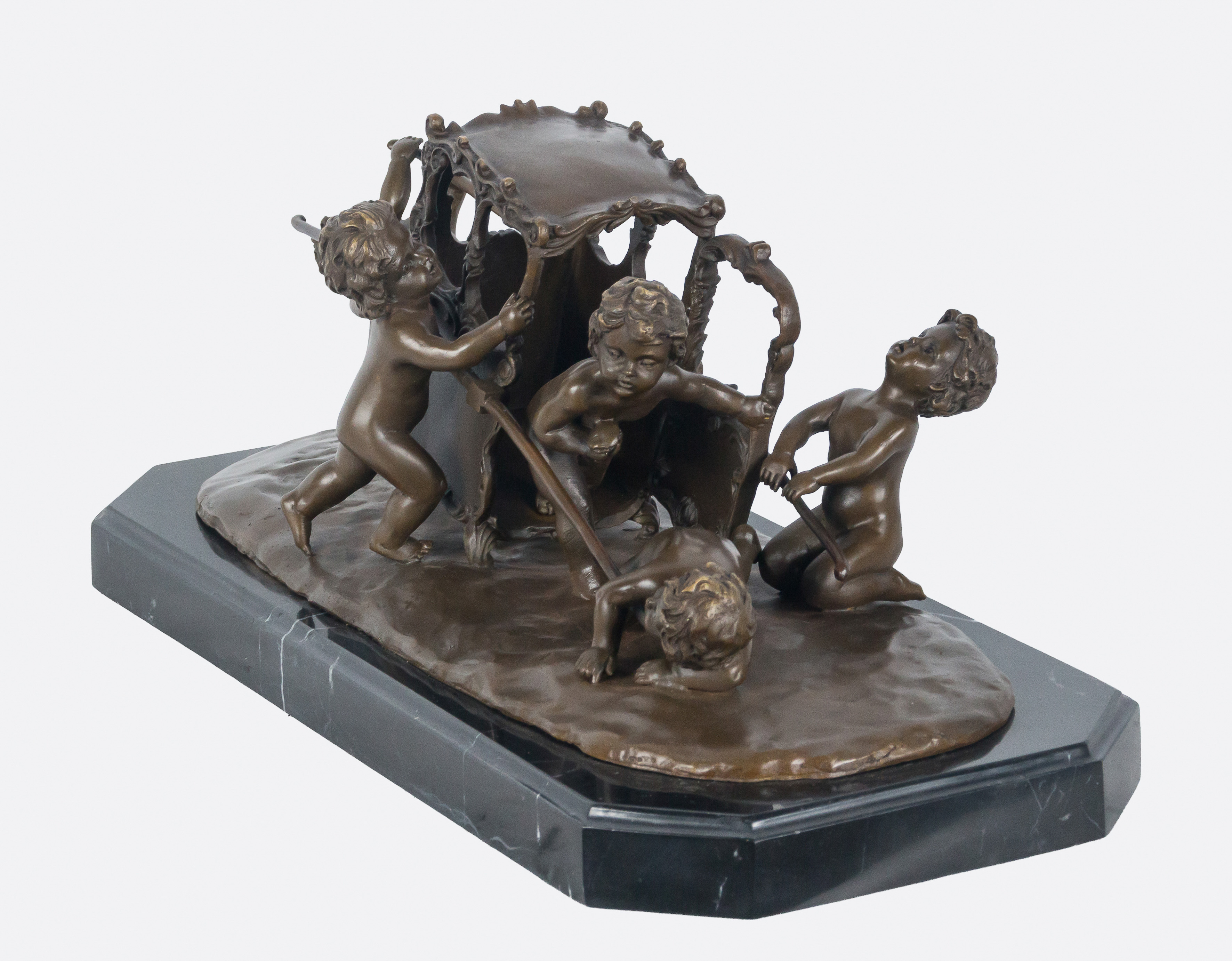 Según modelo de Louis Gossin (París, 1846 - 1928). 
"Palanquín con niños" 
Escultura en bronce...