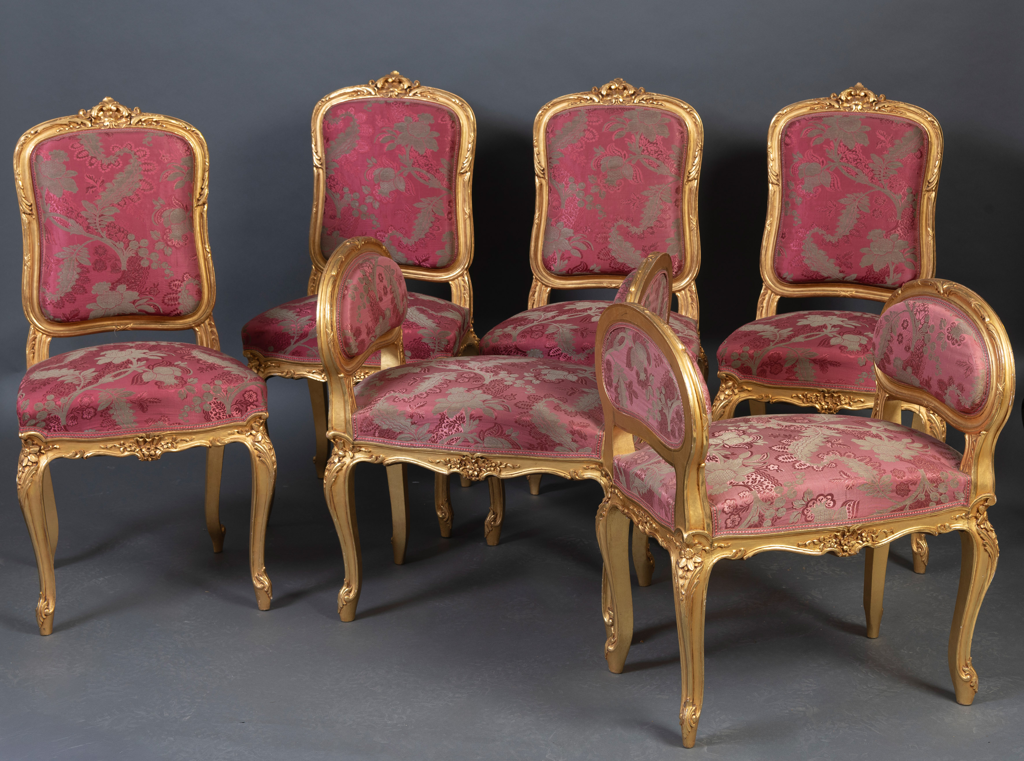 Conjunto de salón formado por 4 sillas y 2 banquetas Luis XV, Francia, S. XIX
Madera tallada y...