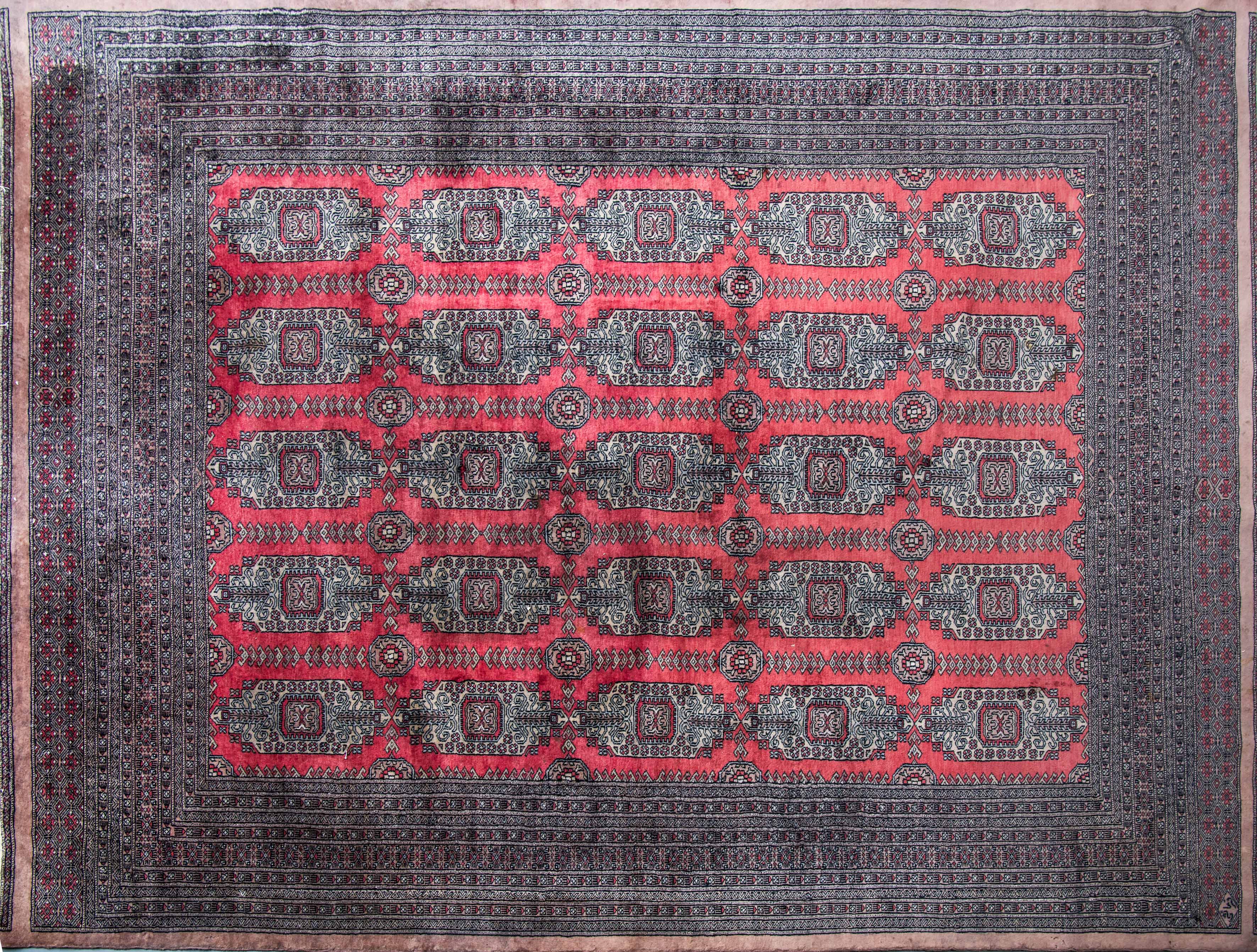 Alfombra de Boukhara en lana y seda, Irán, años 70
Campo color rojo con decoración de motivos...