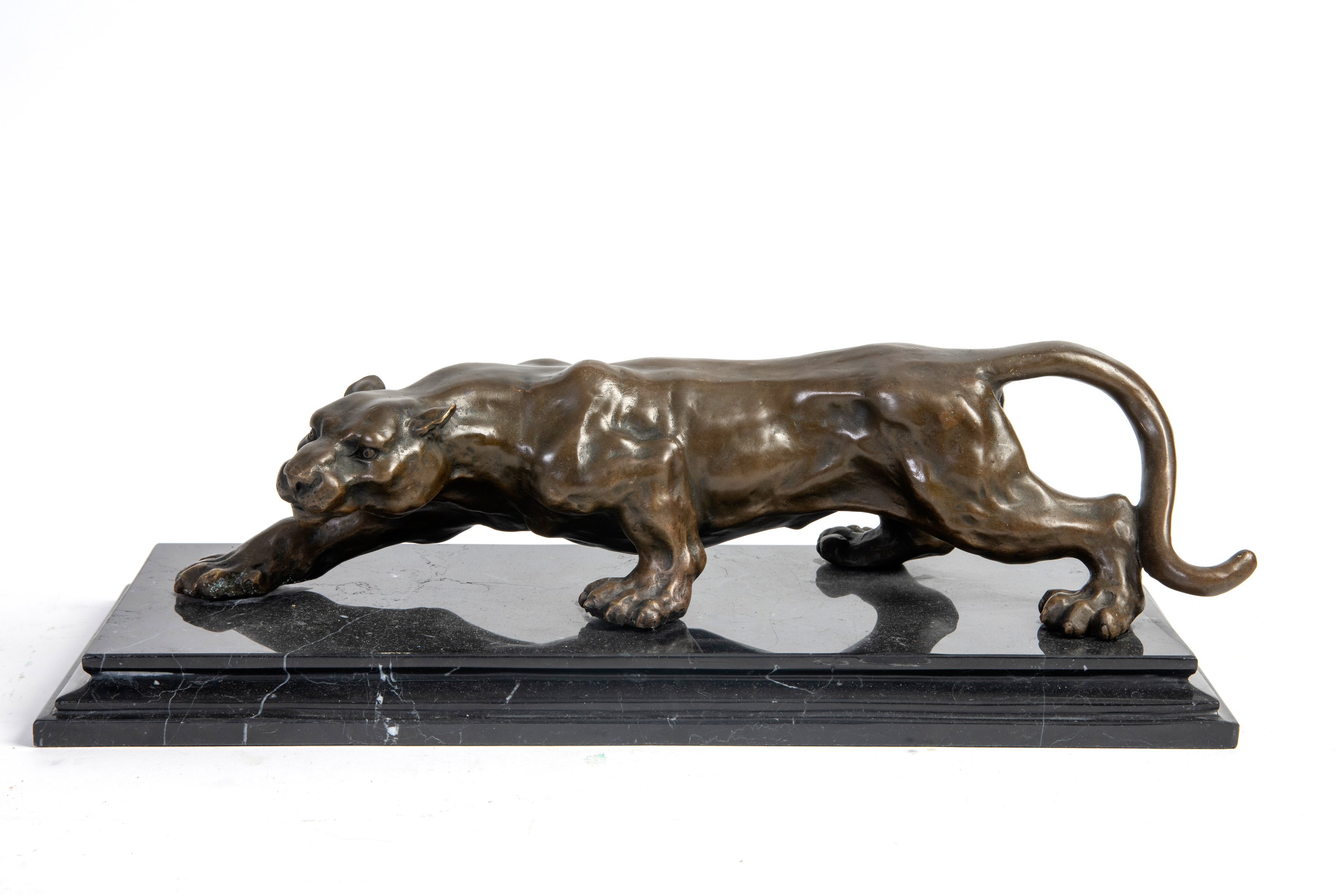 MIGUEL FERNANDO LÓPEZ, MILO (Lisboa, 1955)
"Pantera"
Bronce pavonado. Peana en mármol negro...