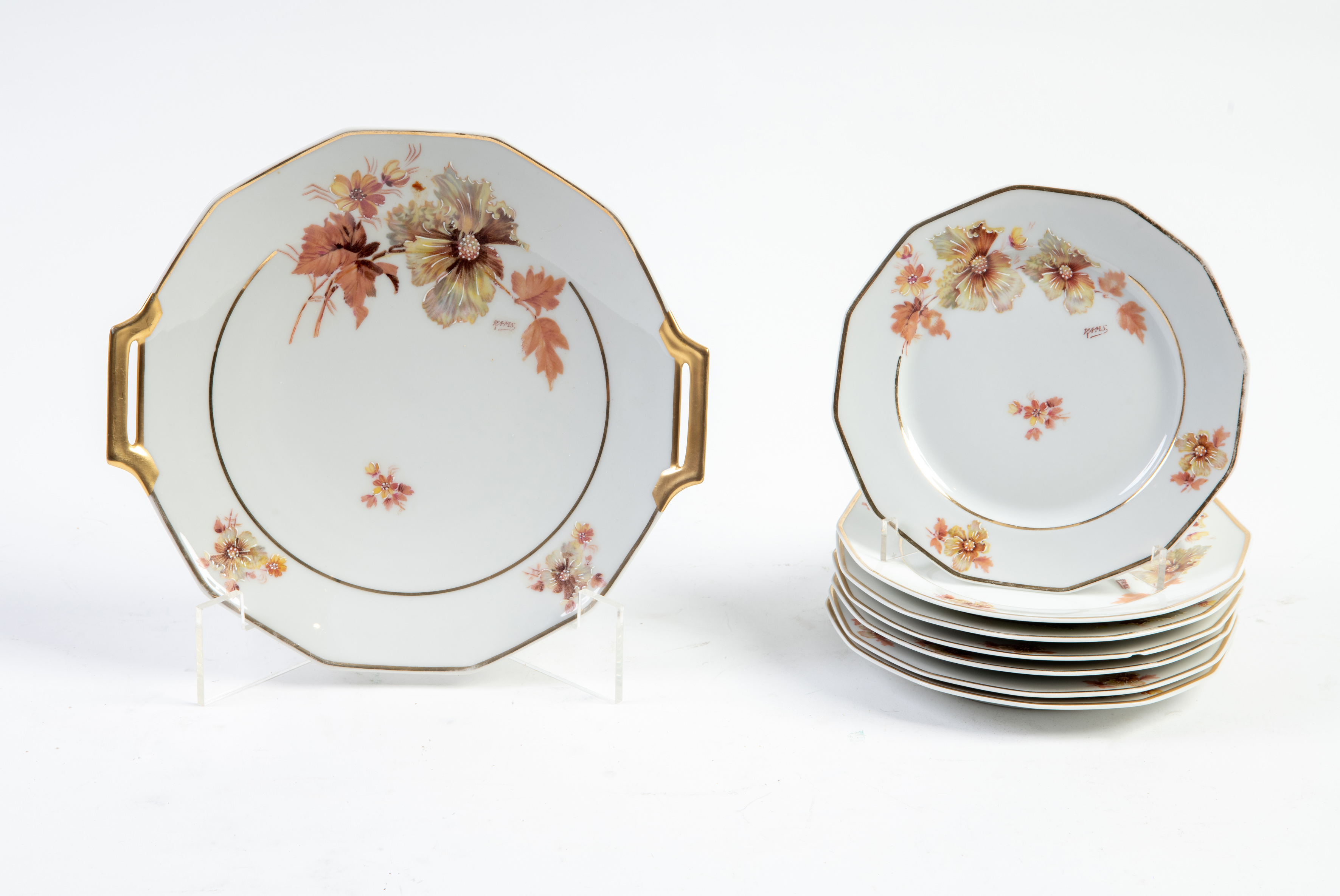 Juego de 7 platos y 1 fuente en porcelana esmaltada e iluminada a mano, Paul Pastaud, Limoges, años...