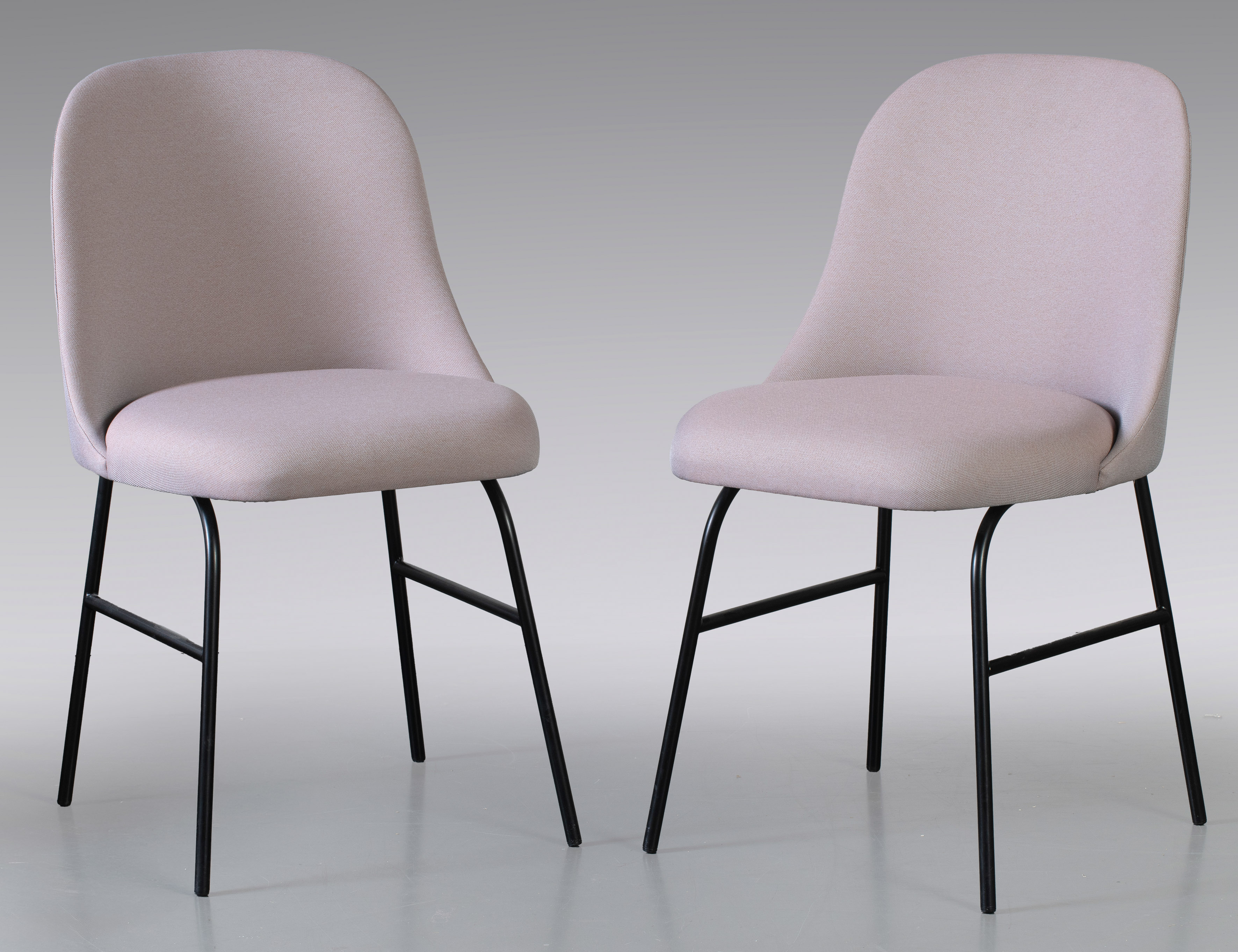 JAIME HAYÓN (Madrid 1974) 
Dos sillas ALETA para Viccarbe, 2017 
Asiento y respaldo tapizados,...