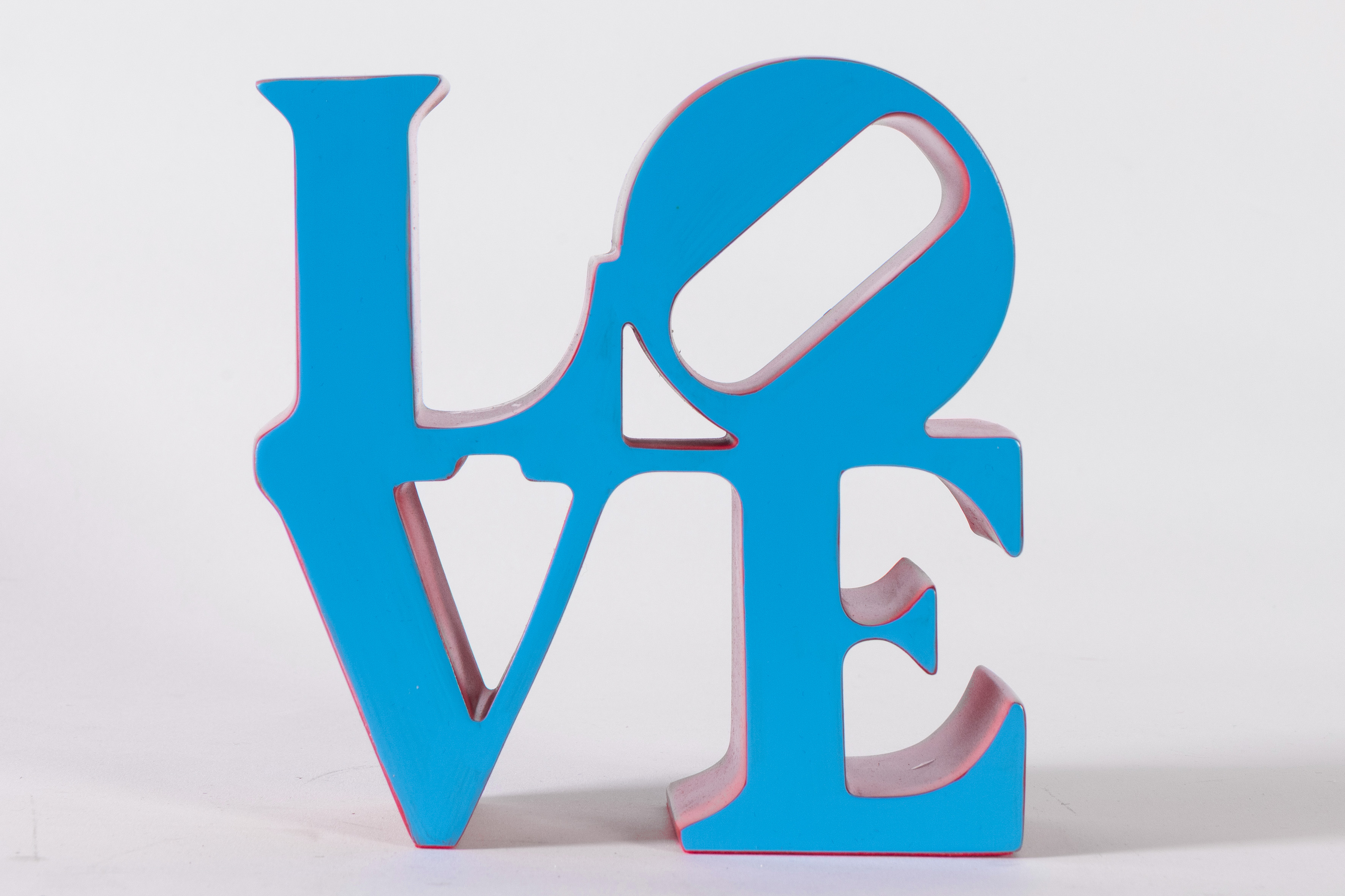 ROBERT INDIANA (Estados Unidos 1928-2018)
"Love Blue". 2018
Polystone pintado
Numerado...