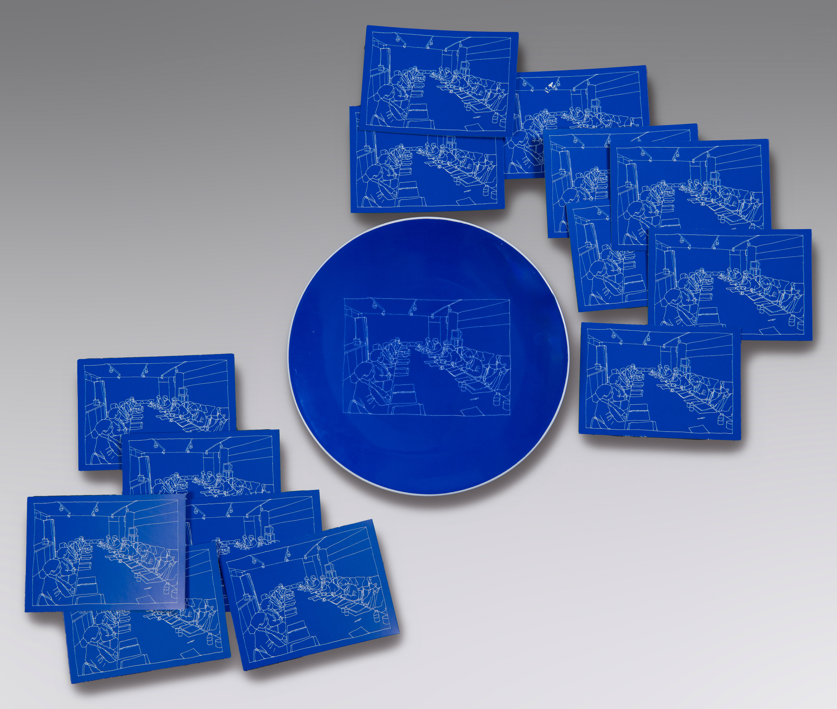 ANTONI MUNTADAS (Barcelona 1942)
"On traslation. Serie Meetings". 2002
Plato en cerámica vidriada e...
