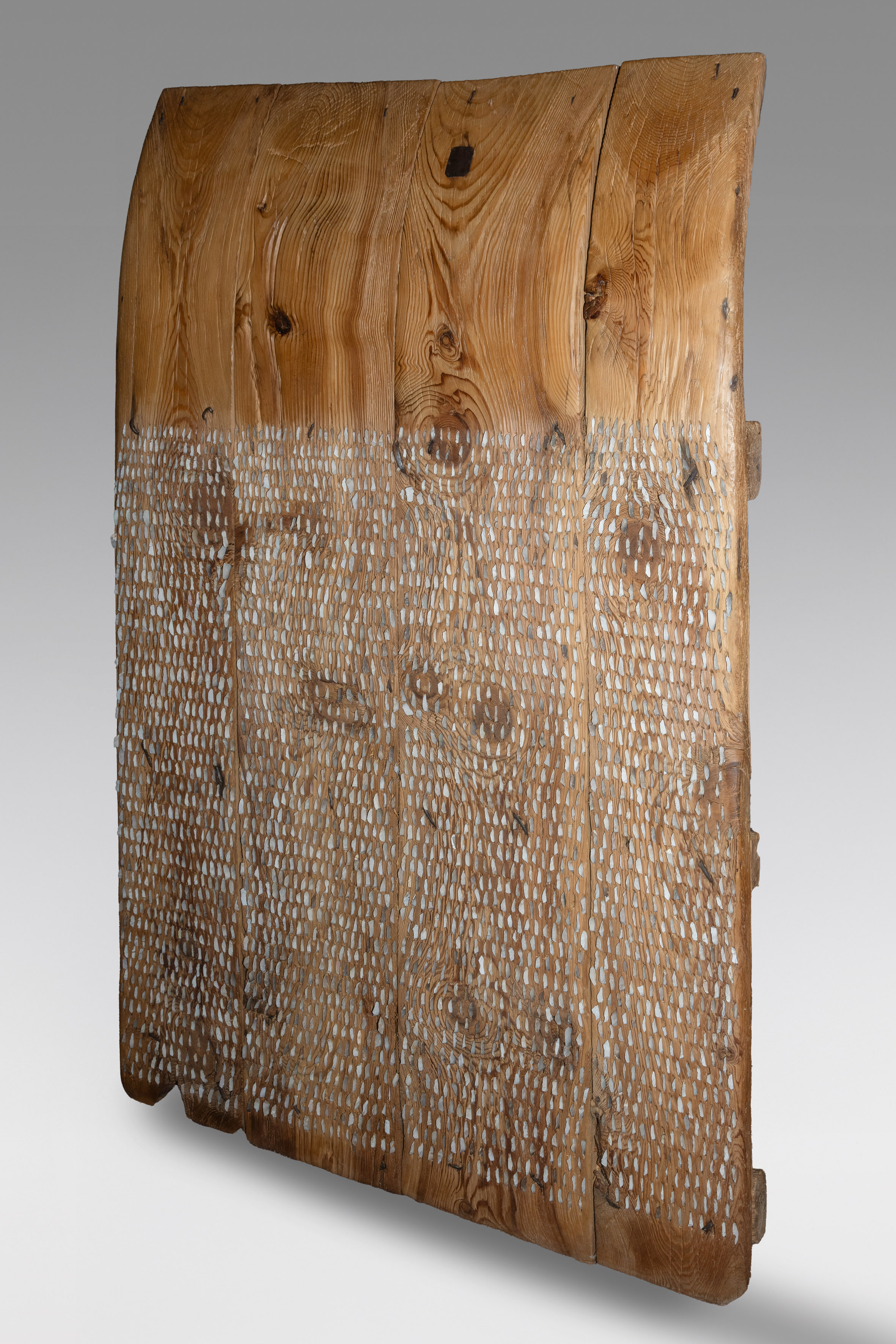 Antiguo trillo de pedernal, España, mm. S. XX
Madera de pino y piedra tallada
Medidas: 192 x 130 cm.