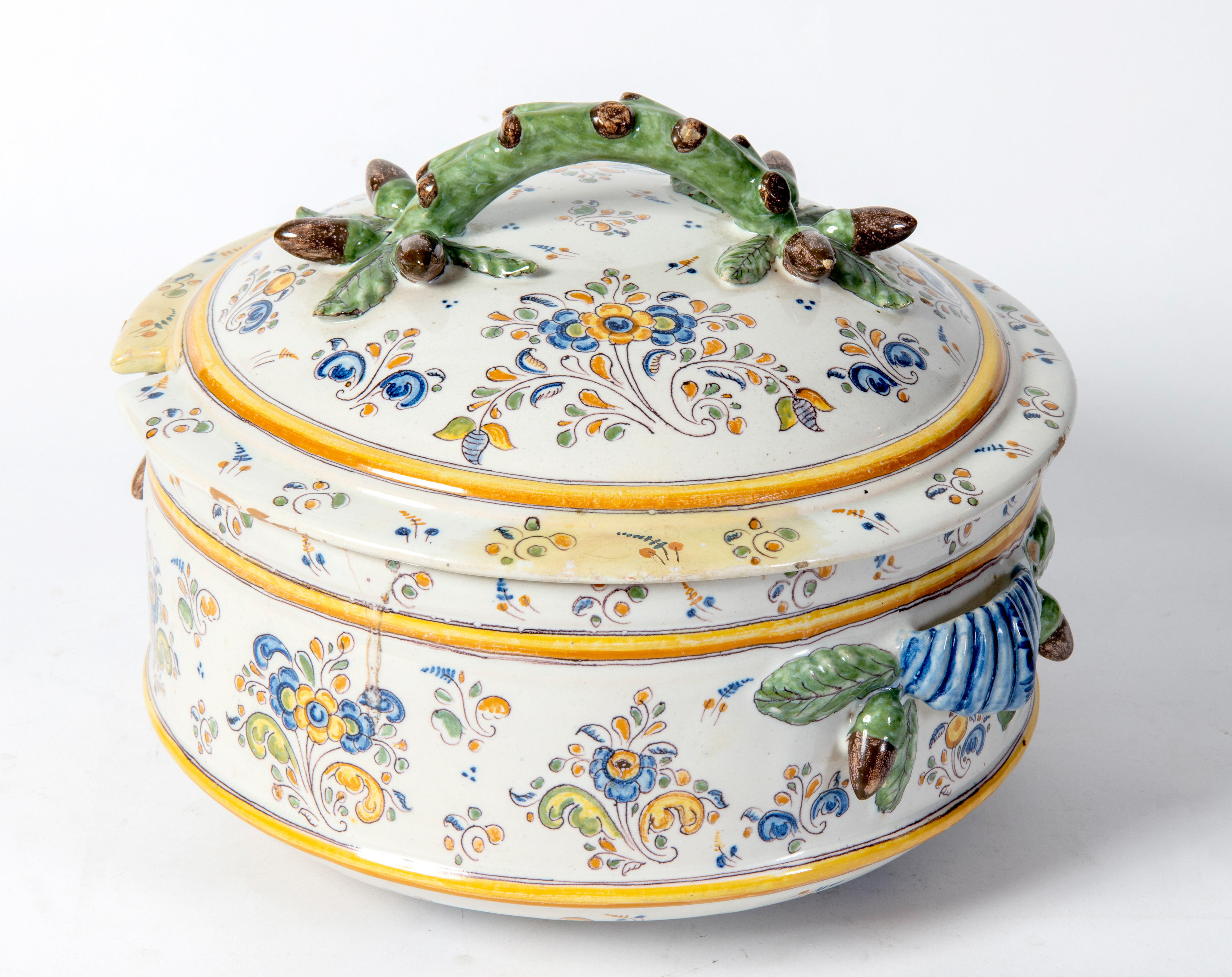 Sopera en cerámica esmaltada y policromada, Ruiz de Luna, Talavera de la Reina, ca. 1910
Con...