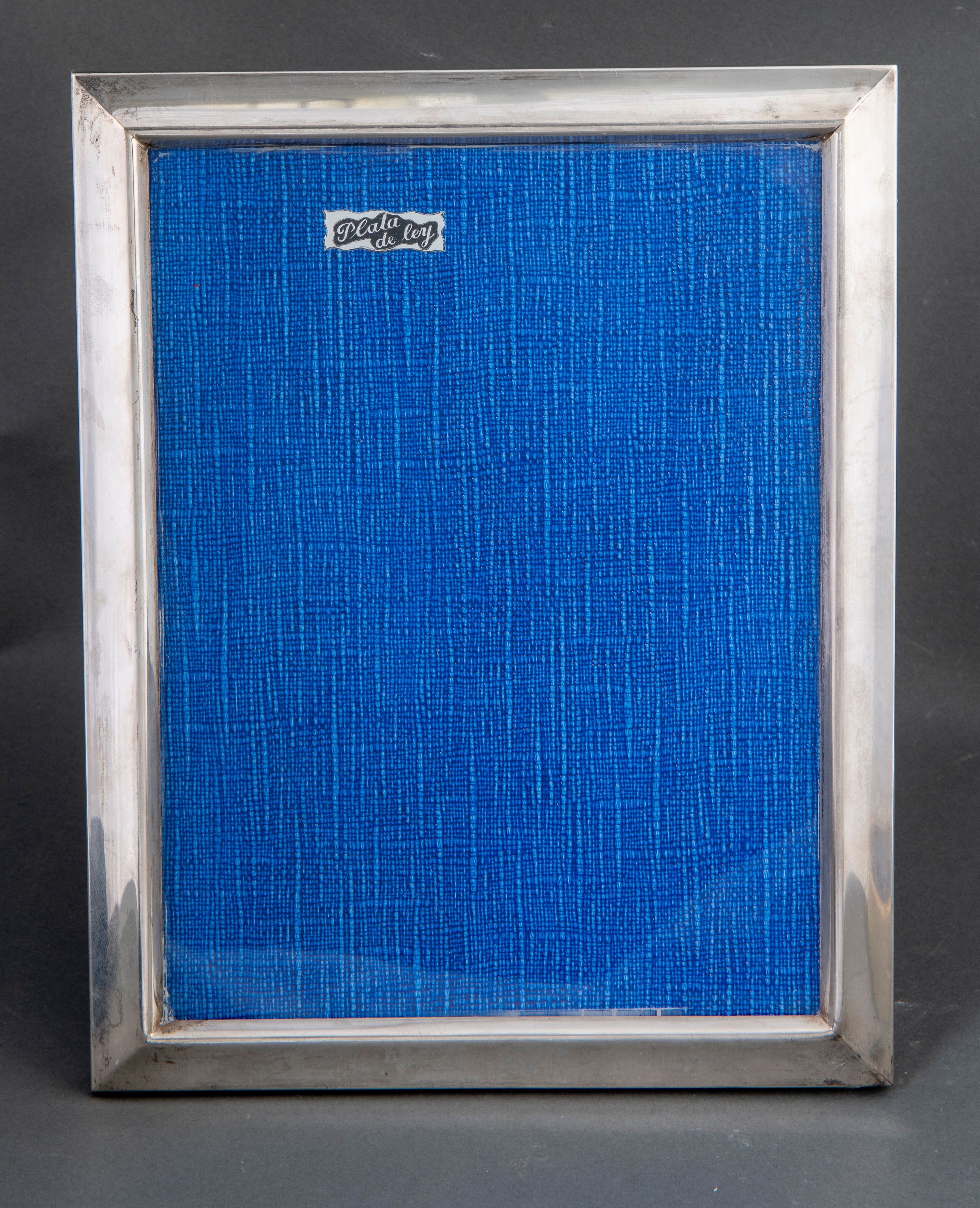 Marco en plata lisa punzonada, ley 925, con marcas de Pedro Durán
Medidas; 28 x 22 cm.