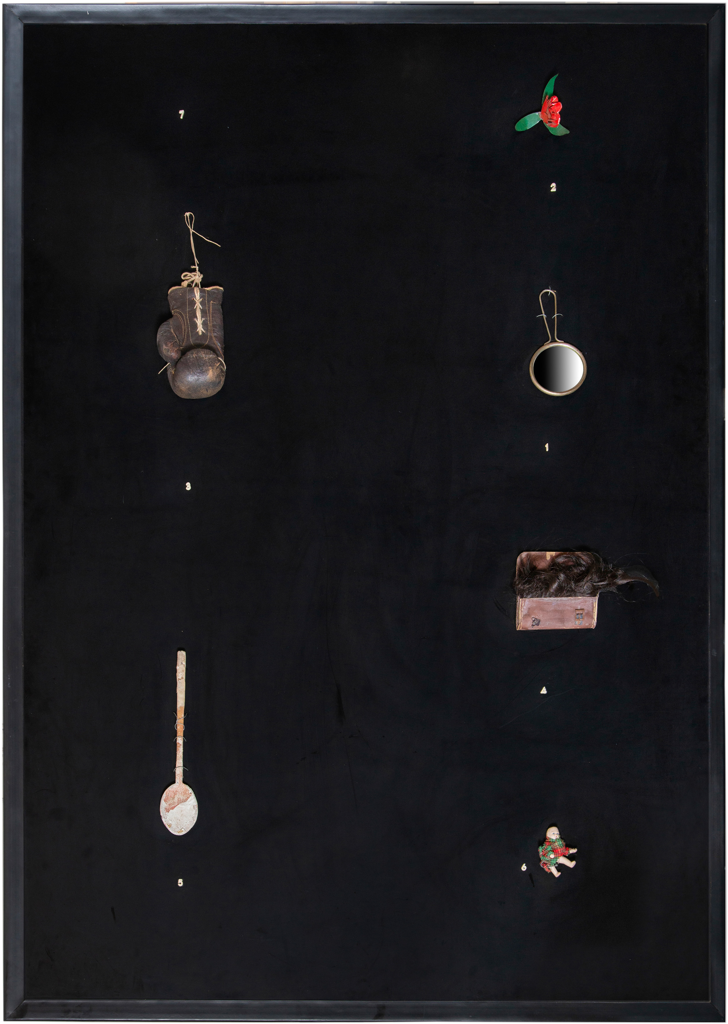 CARMEN CALVO (Valencia 1950)
"Viaje nunca hecho". 1998
Pintura, collage de objetos (cubiertos,...