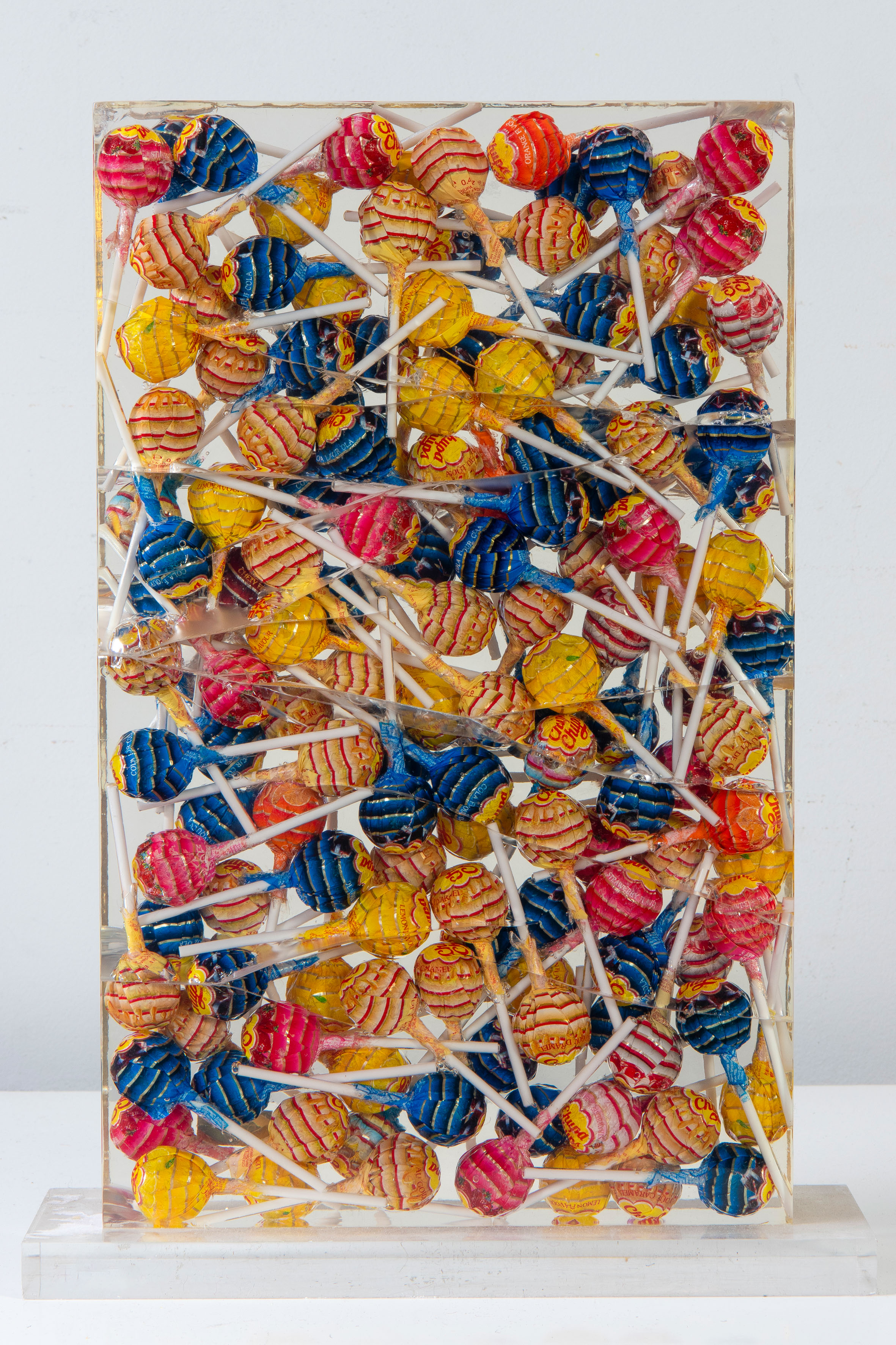 "ARMAN" ARMAND PIERRE FERNÁNDEZ (Niza, Francia 1928 - 2005)
"Chupa Chups, blue limited edition"....