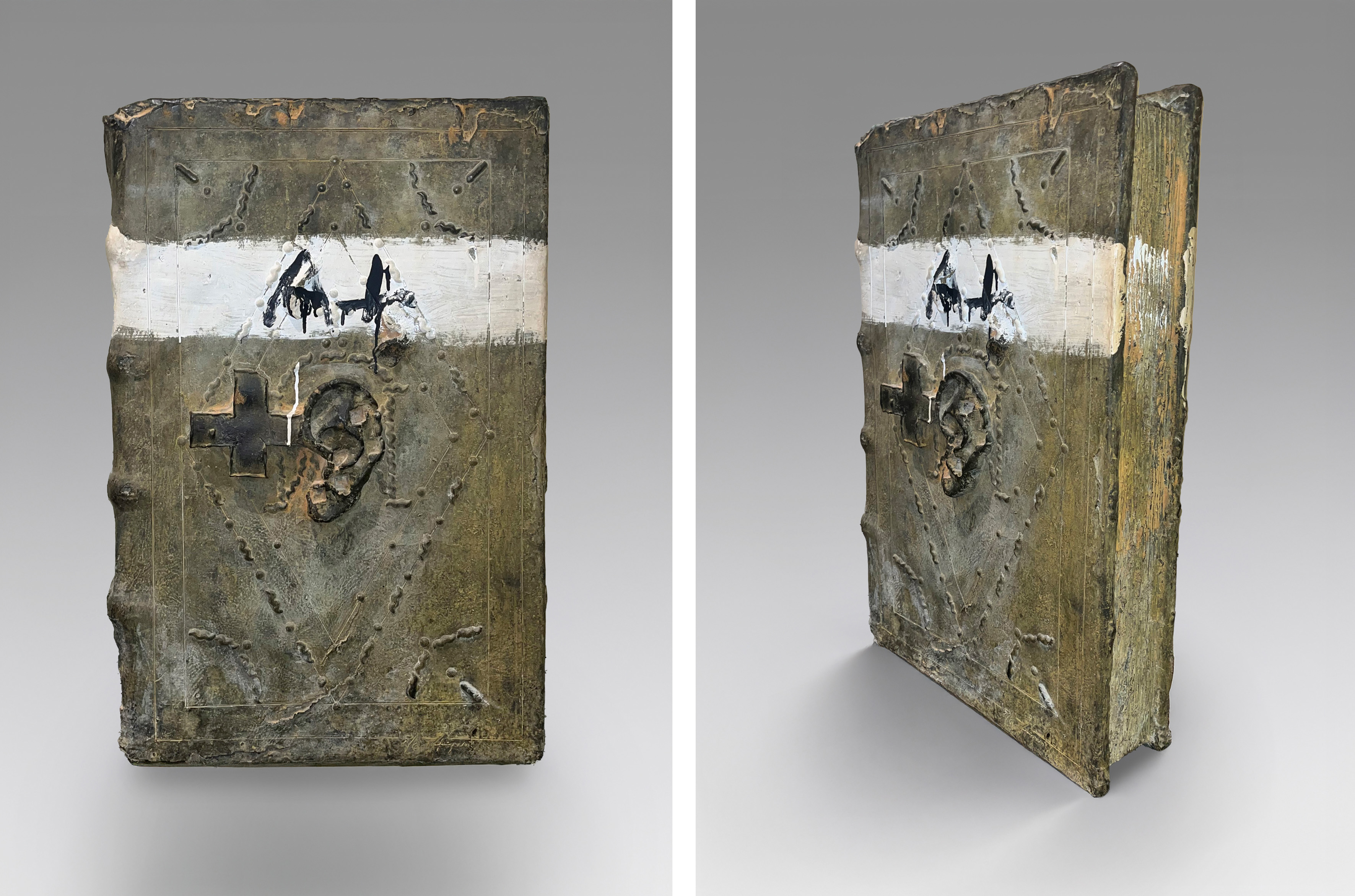 ANTONI TÀPIES (Barcelona 1923-2012)
"Llibre I". 1987
Pintura sobre escultura en...
