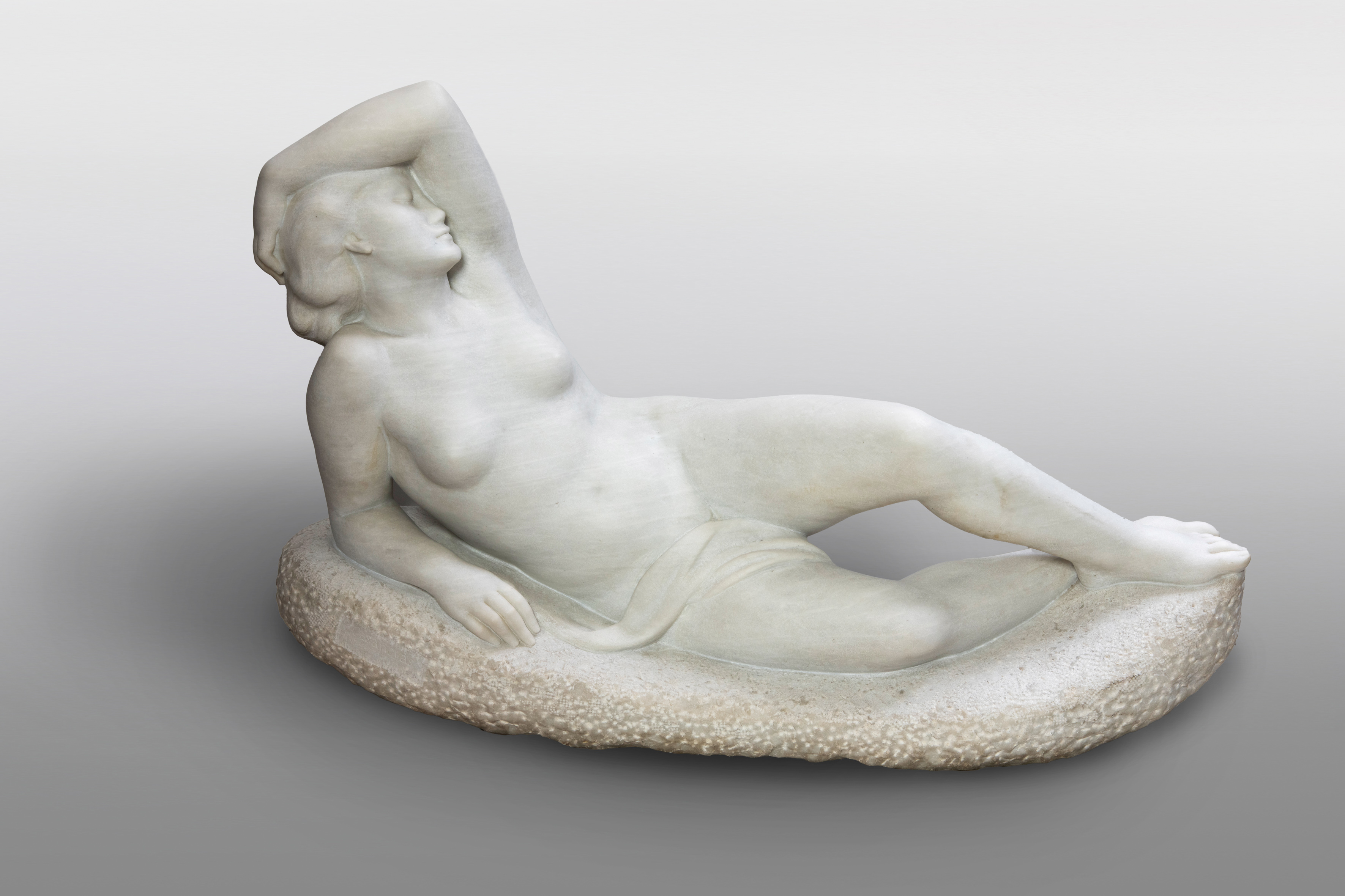 ENRIC CASANOVA (Barcelona, 1882-1948)
"Mujer"
1942
Mármol.
Medidas: 54 x 83 x 23 cm.
Firmada en la...