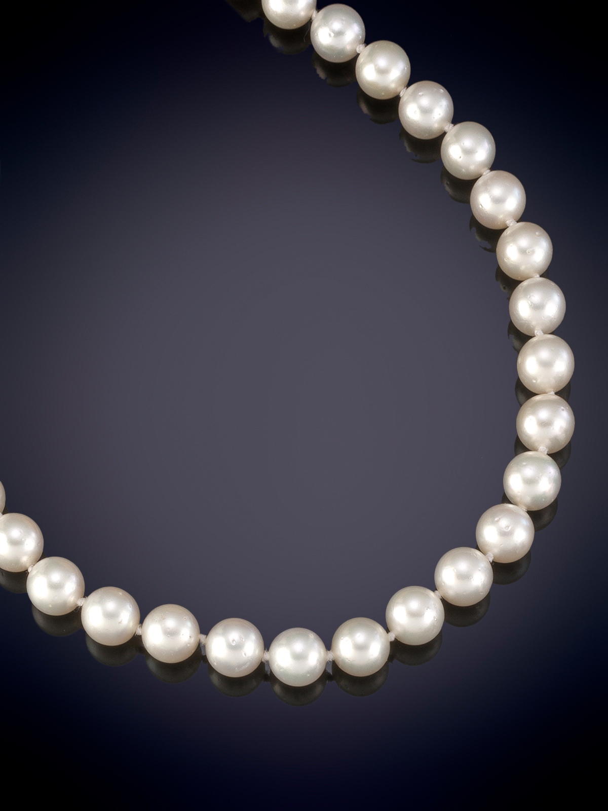 COLLAR GARGANTILLA DE TREINTA Y CINCO PERLAS AUSTRALIANAS DE GRAN PERFECCIÓNY BELLO ORIENTE DE 11 A...