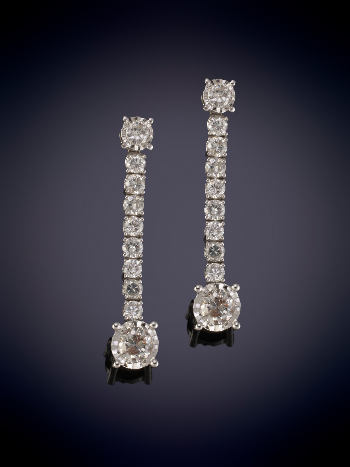 PENDIENTES RIVIERA DE BRILLANTES SOBRE UNA MONTURA DE GARRAS DE ORO BLANCO 18K