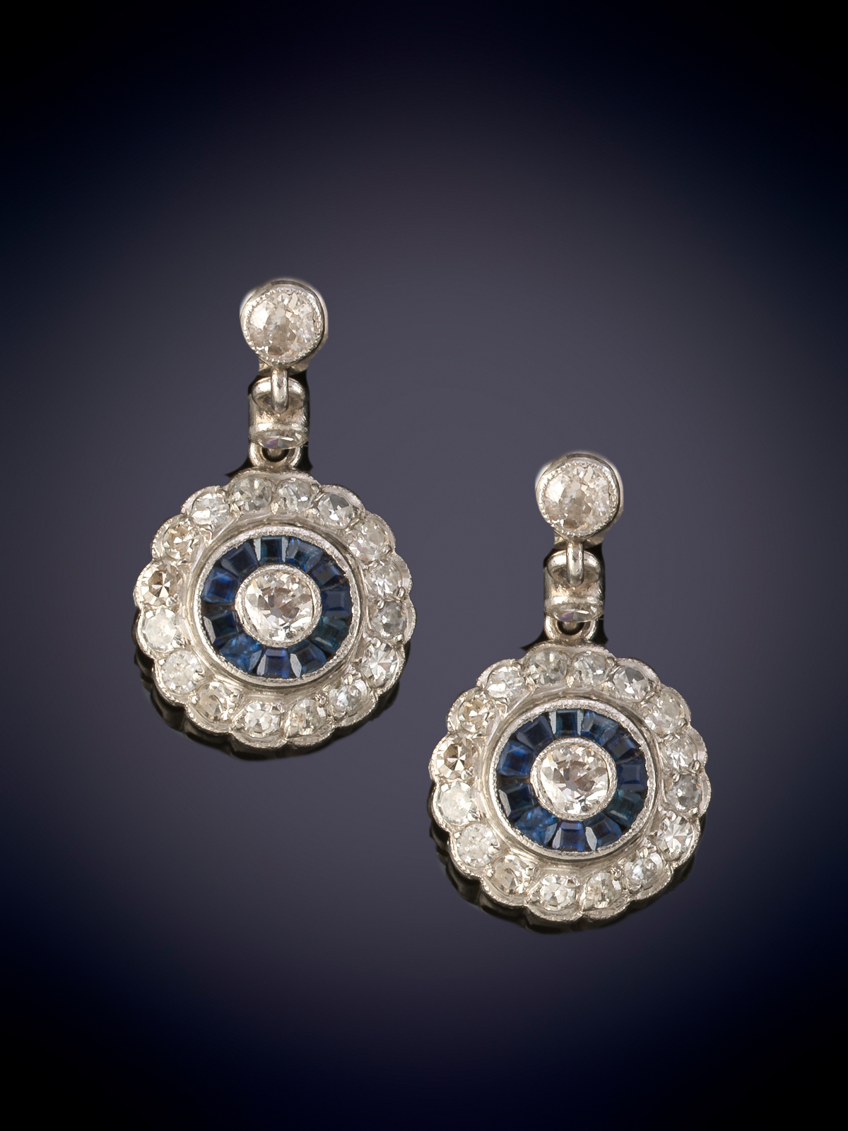 PENDIENTES CON CAIDA EN OJO DE PERDIZ CON ZAFIROS Y DIAMANTES. Montura en platino.