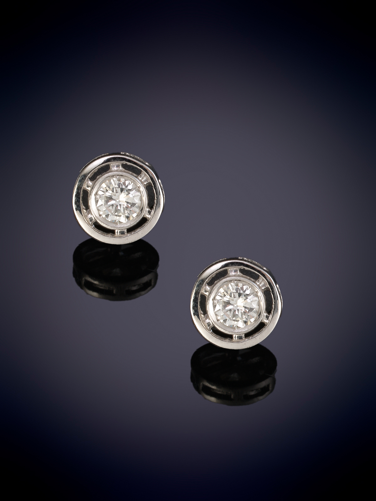 PENDIENTES DE BRILLANTES EN CHATÓN. Montura en oro blanco de 18k.